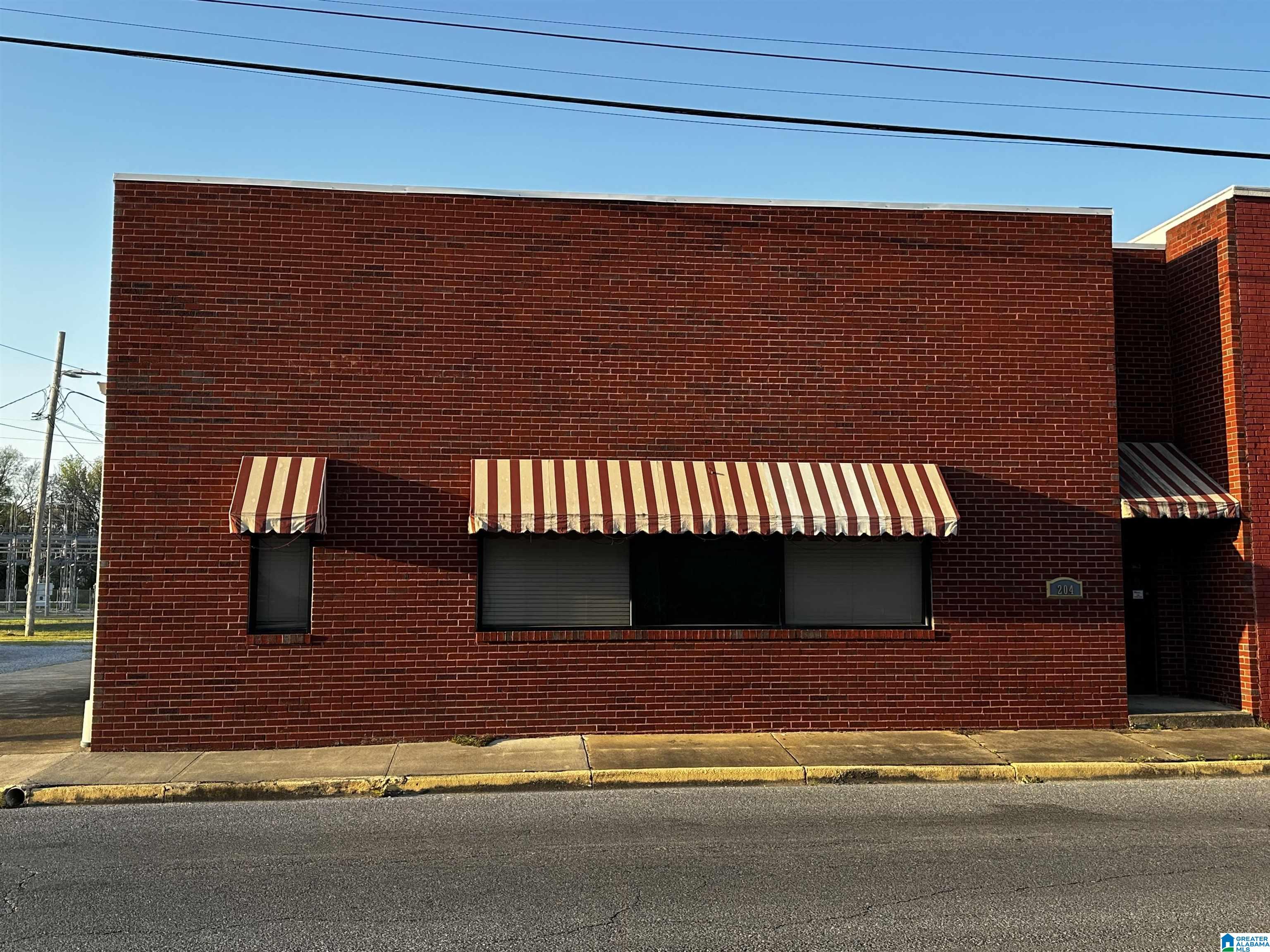 204 W 1st Street — photo
