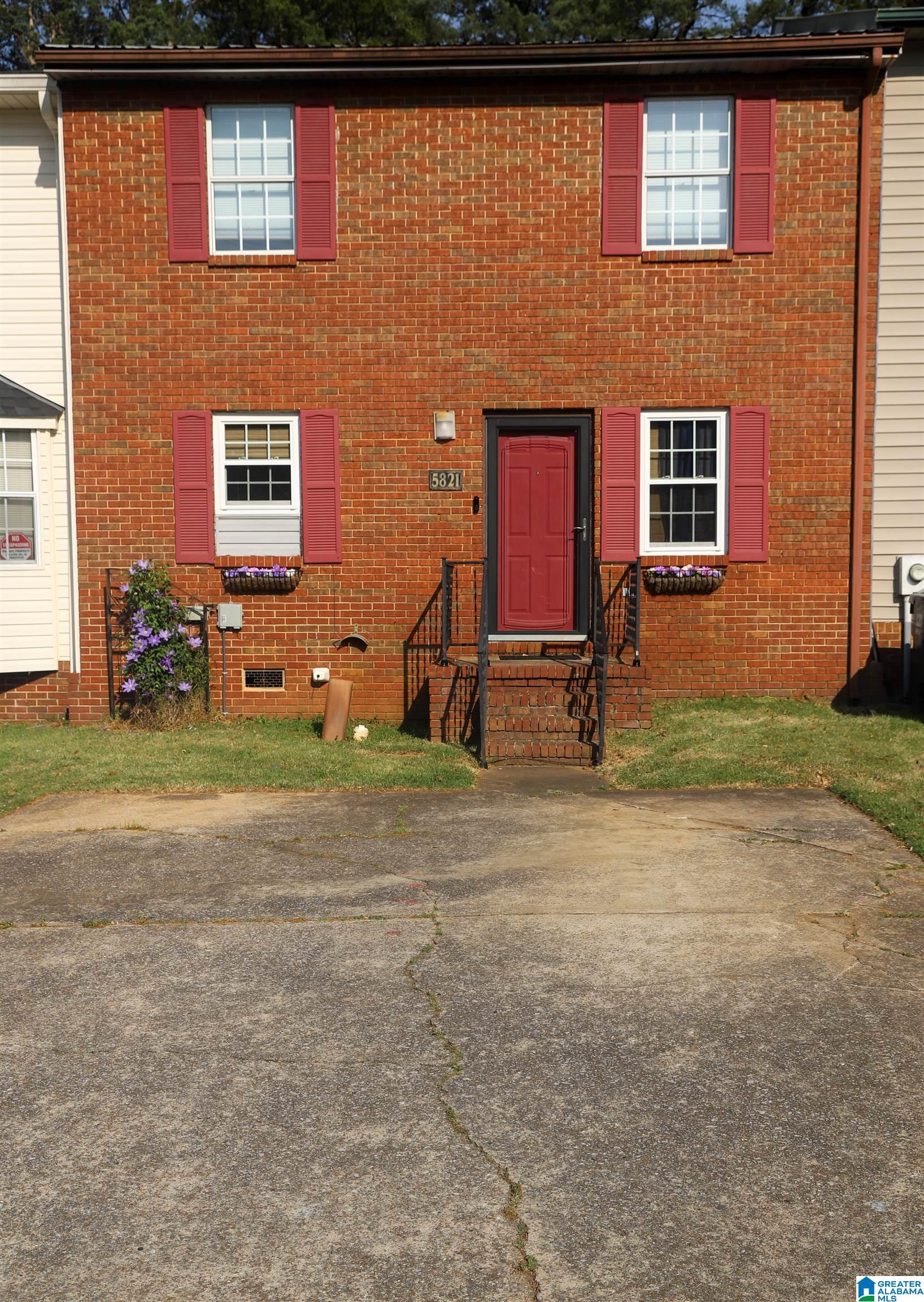 5821 Woodgate Circle — photo