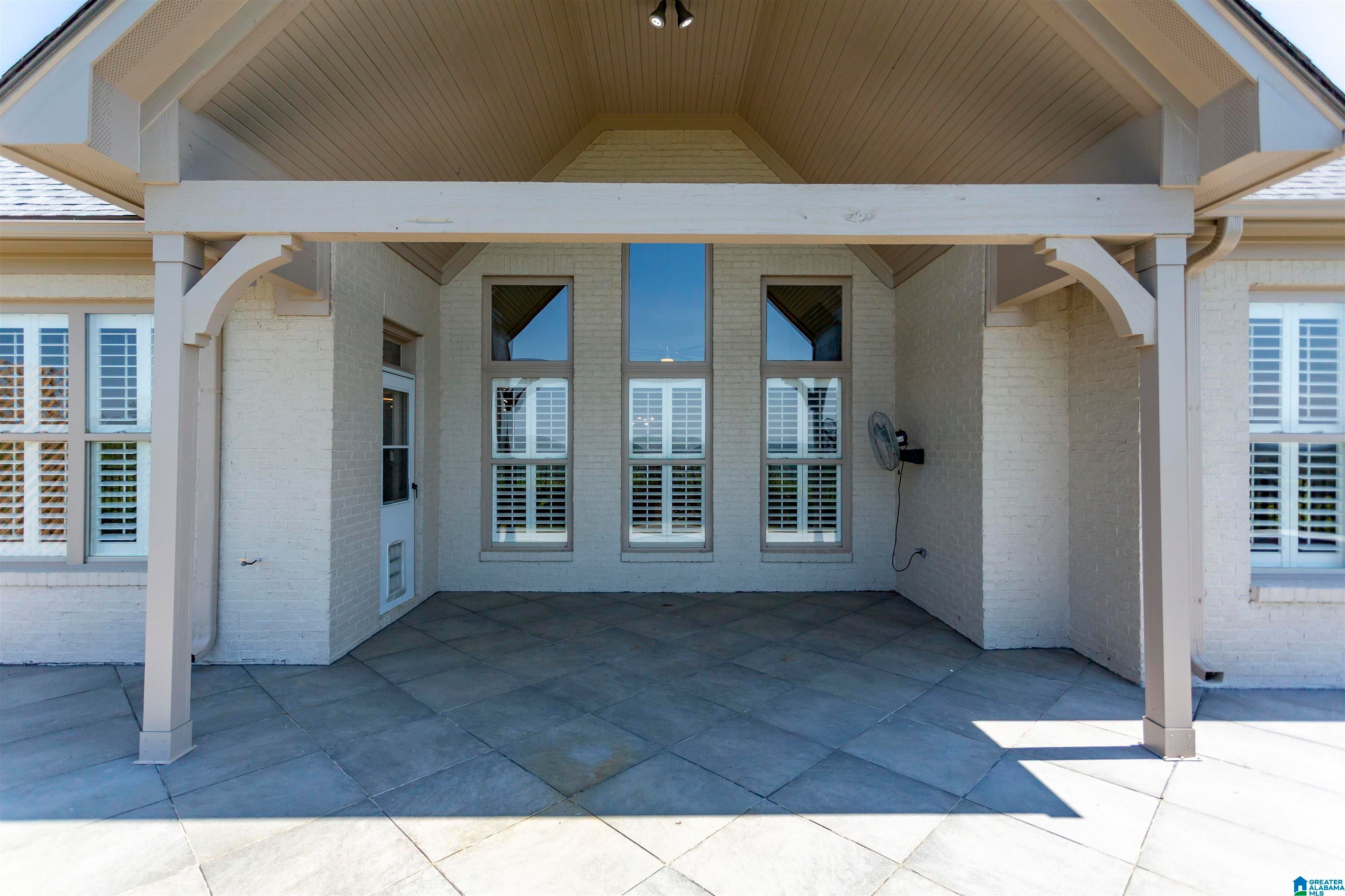 316 Oxford Way — photo