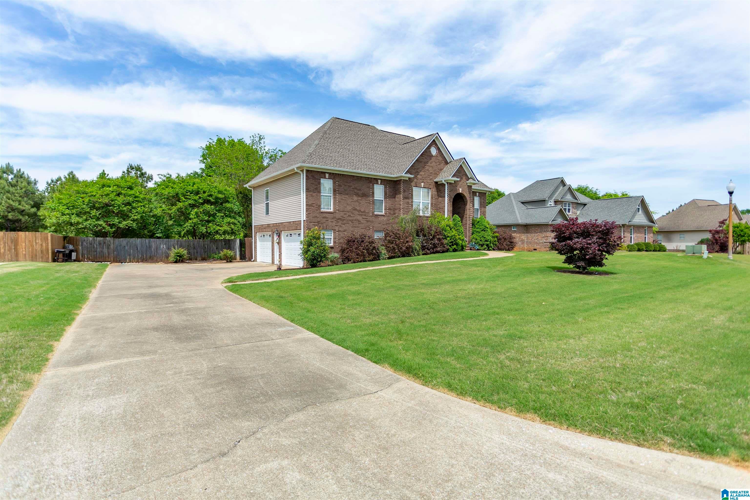 630 Tenbury Lane — photo