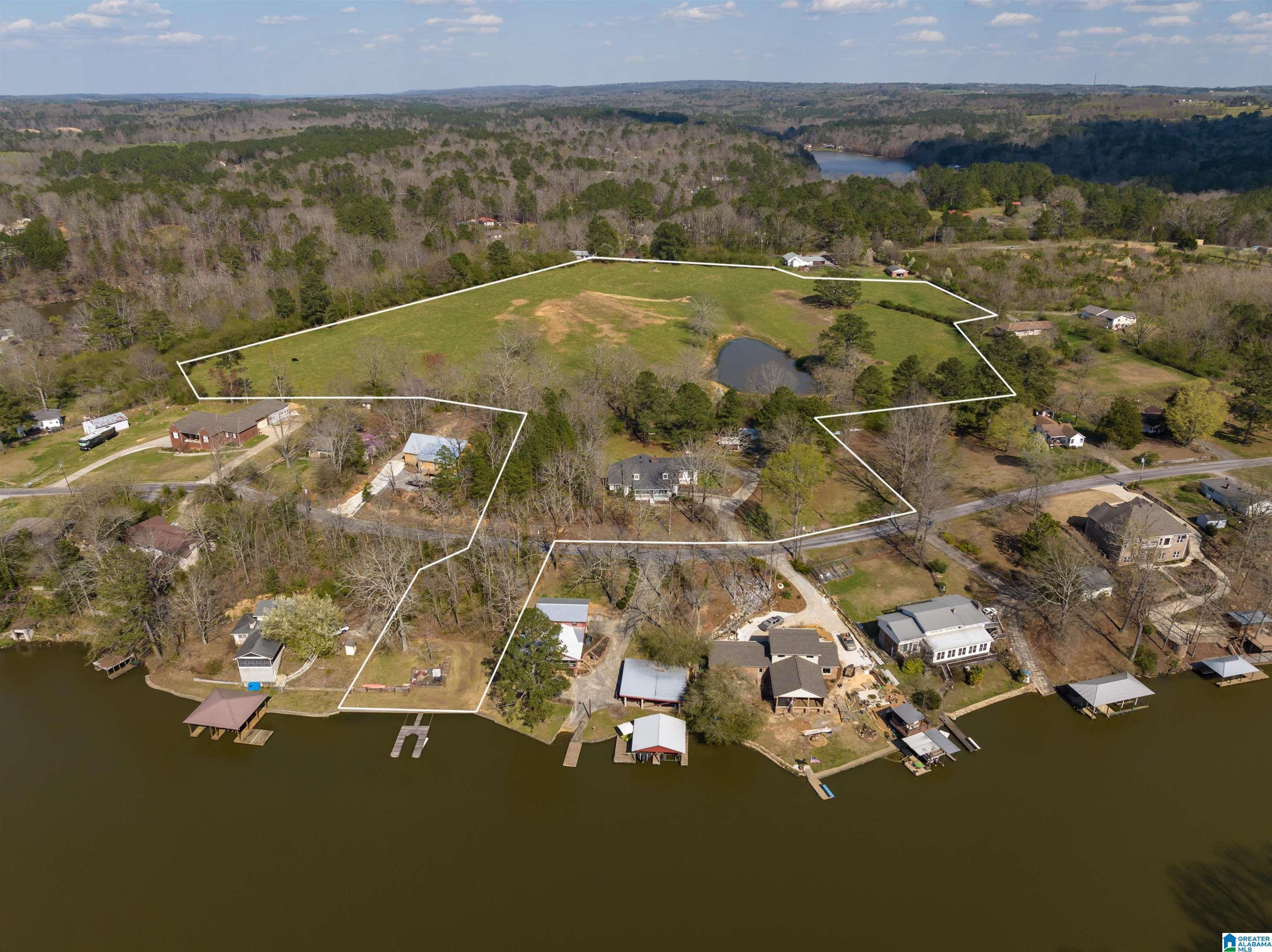 401 Lakeshore Lane — photo