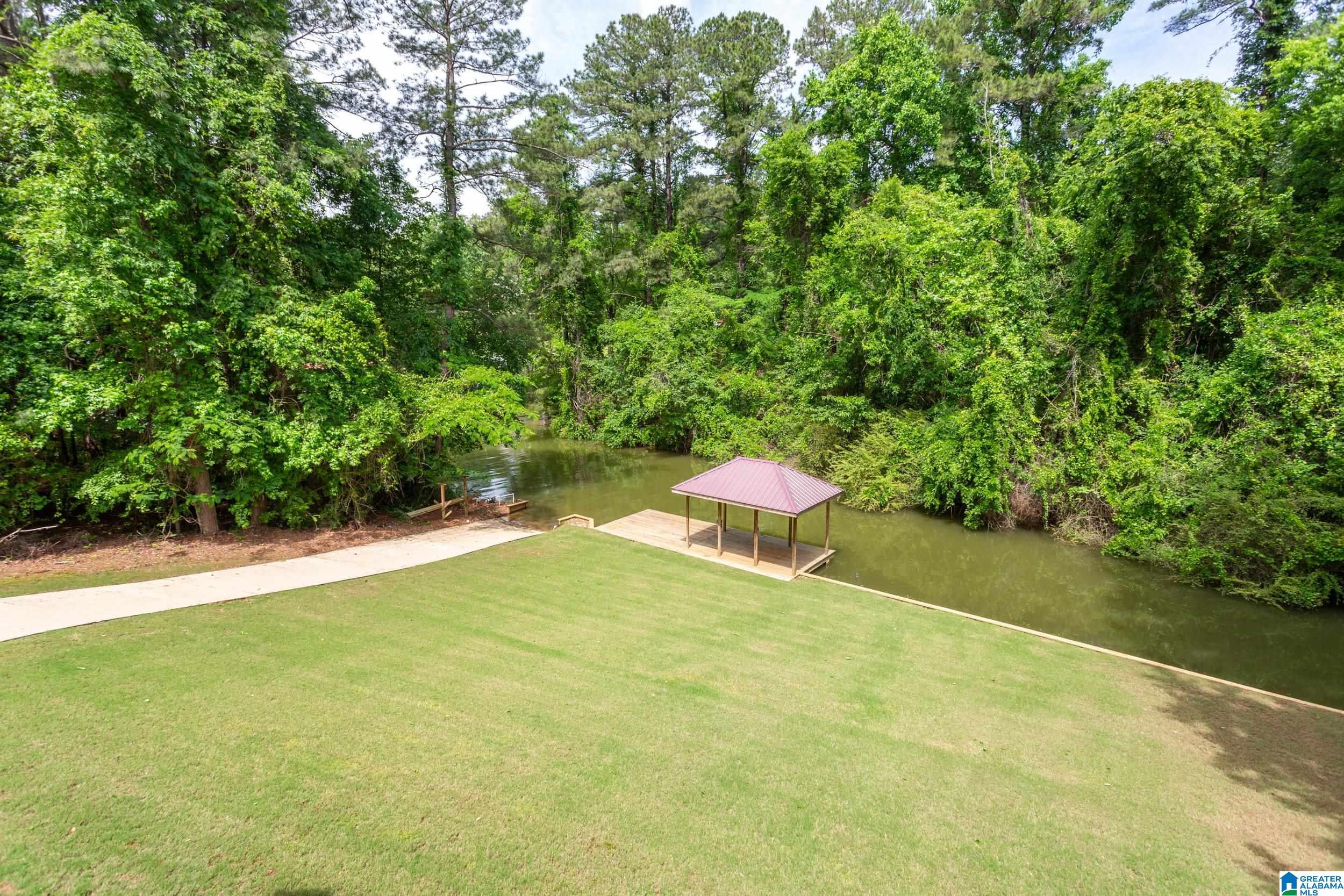 215 Davis Acres Drive — photo