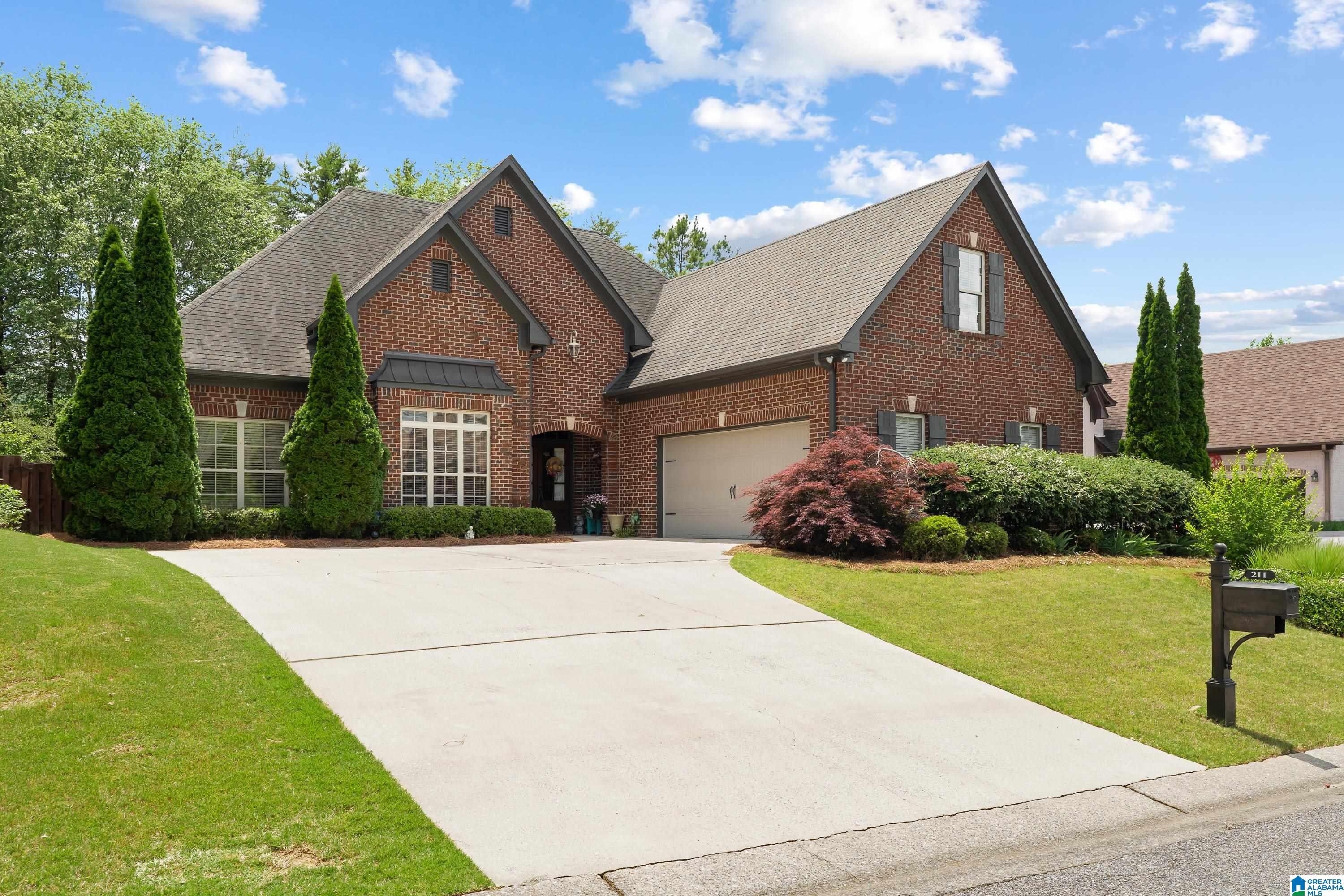 211 Kenniston Dale — photo