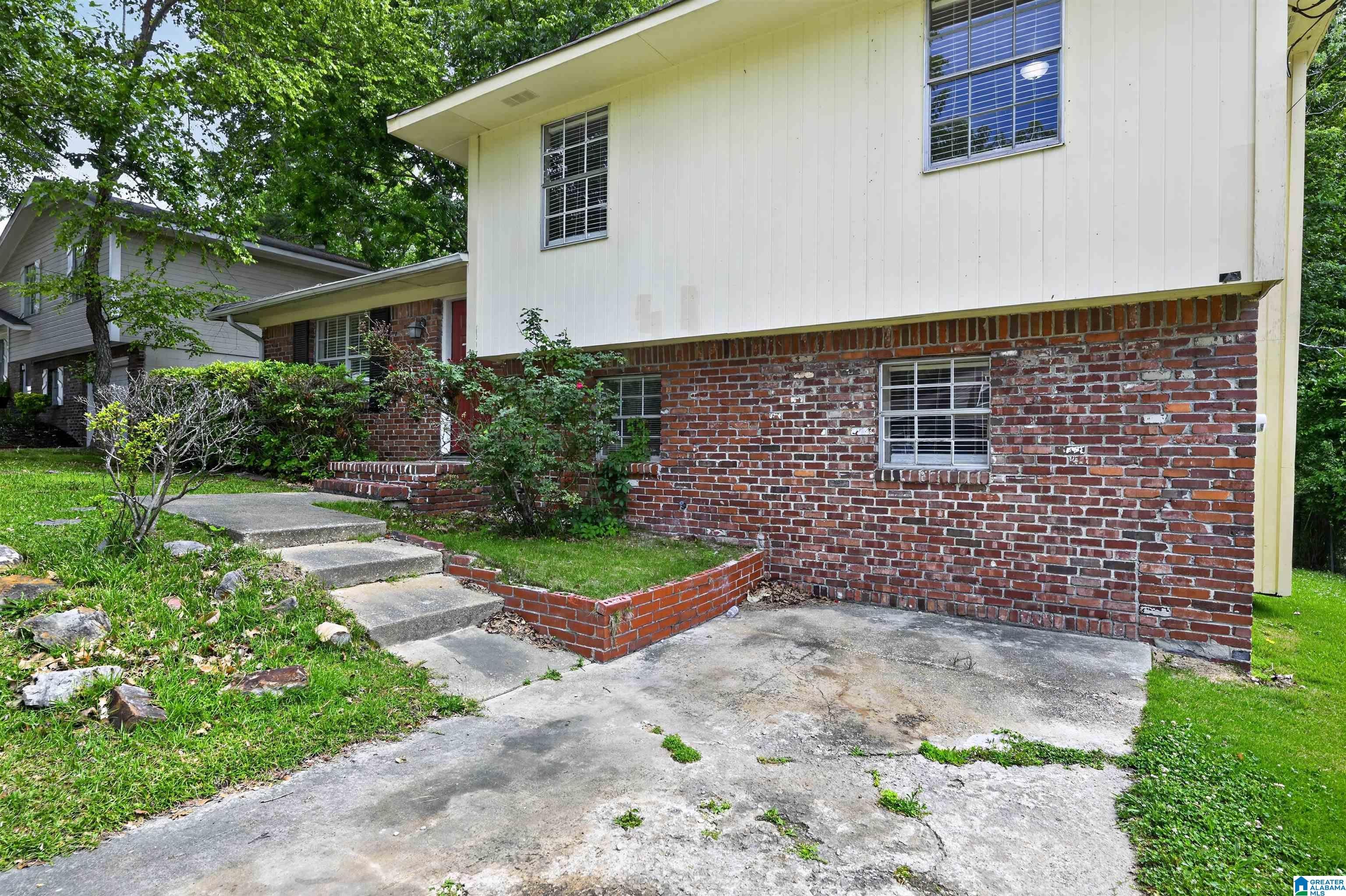 121 Redstone Drive — photo