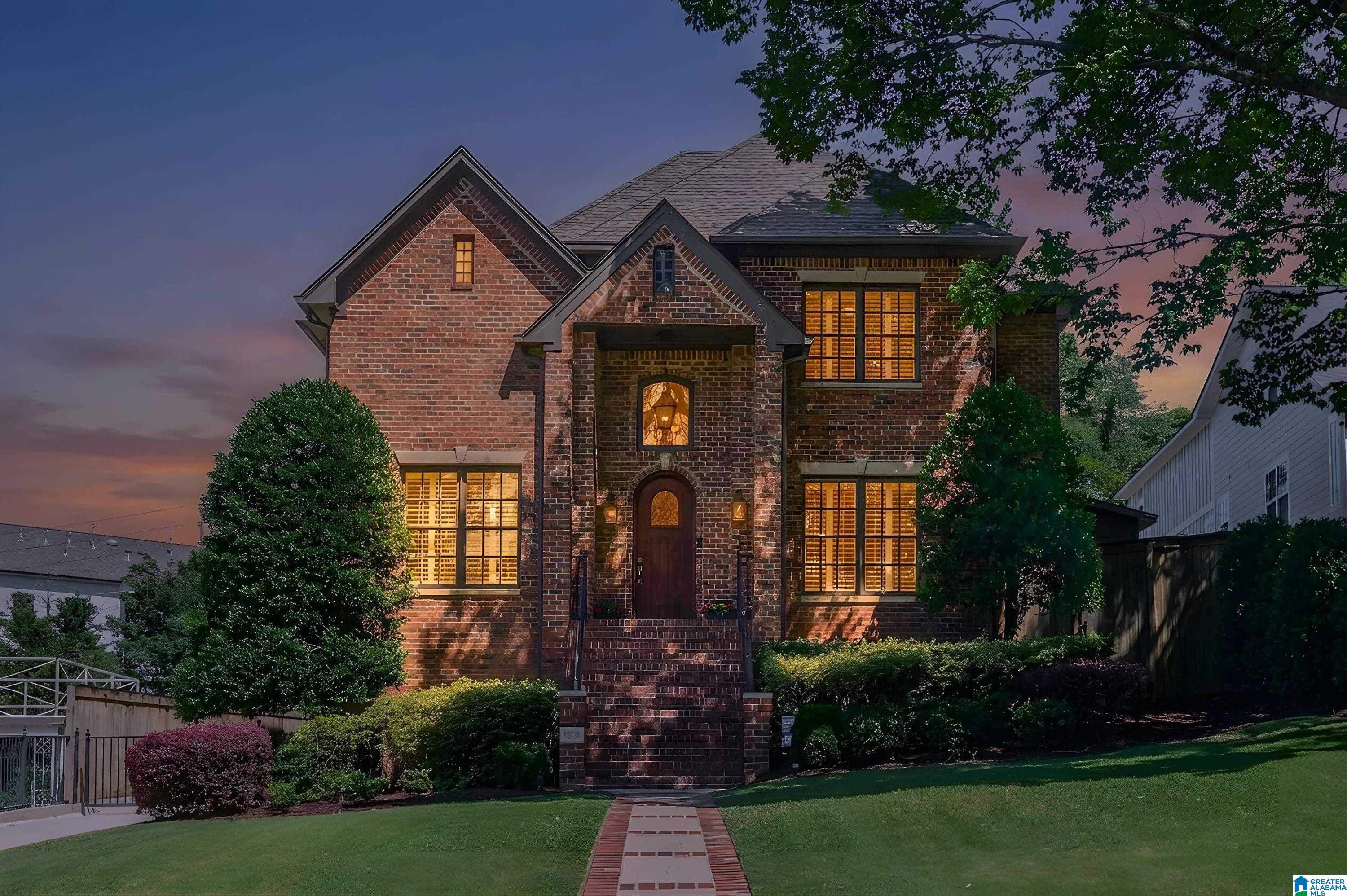 1919 Wellington Road — photo