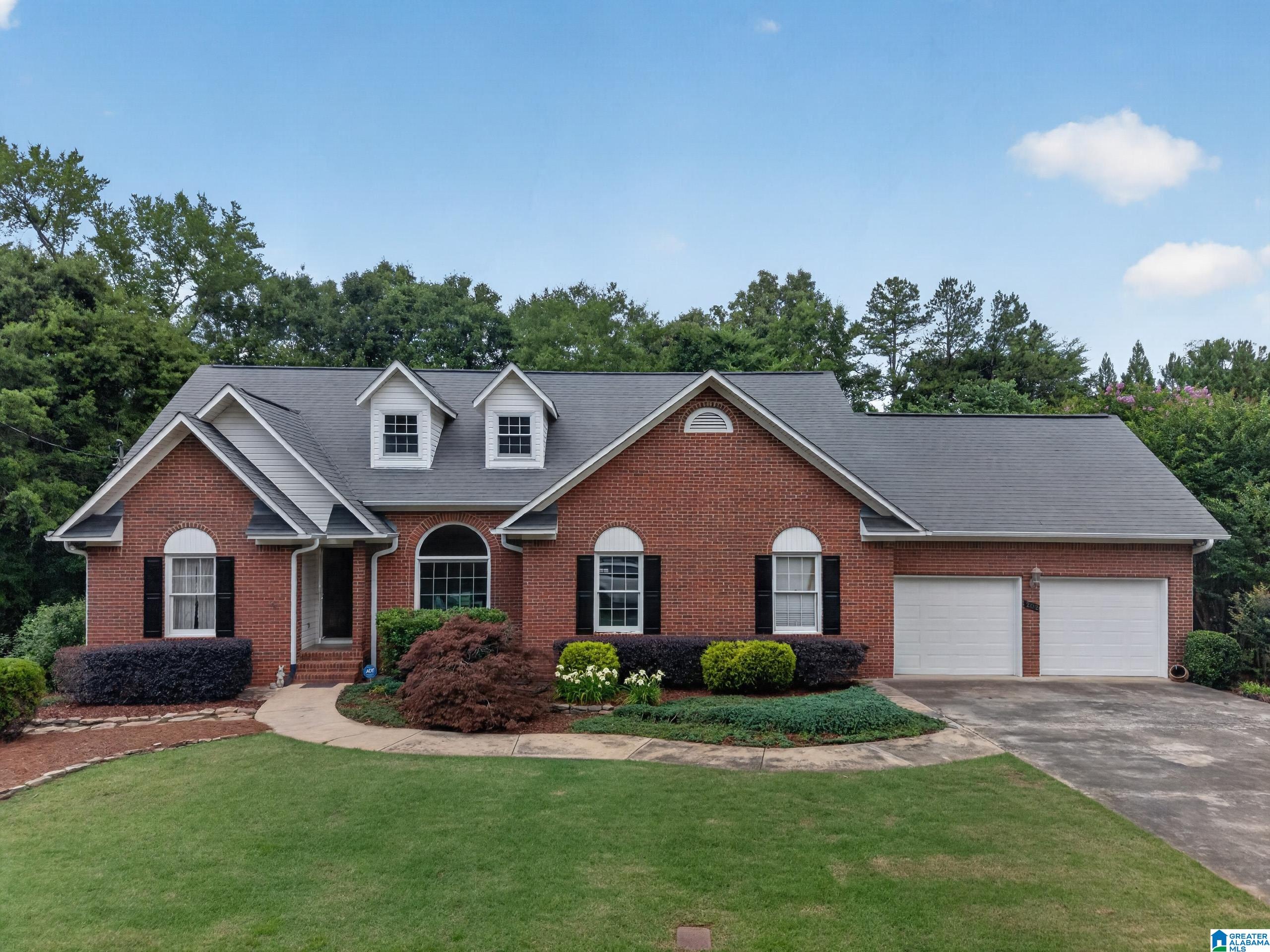 202 Mayfield Lane NE — photo