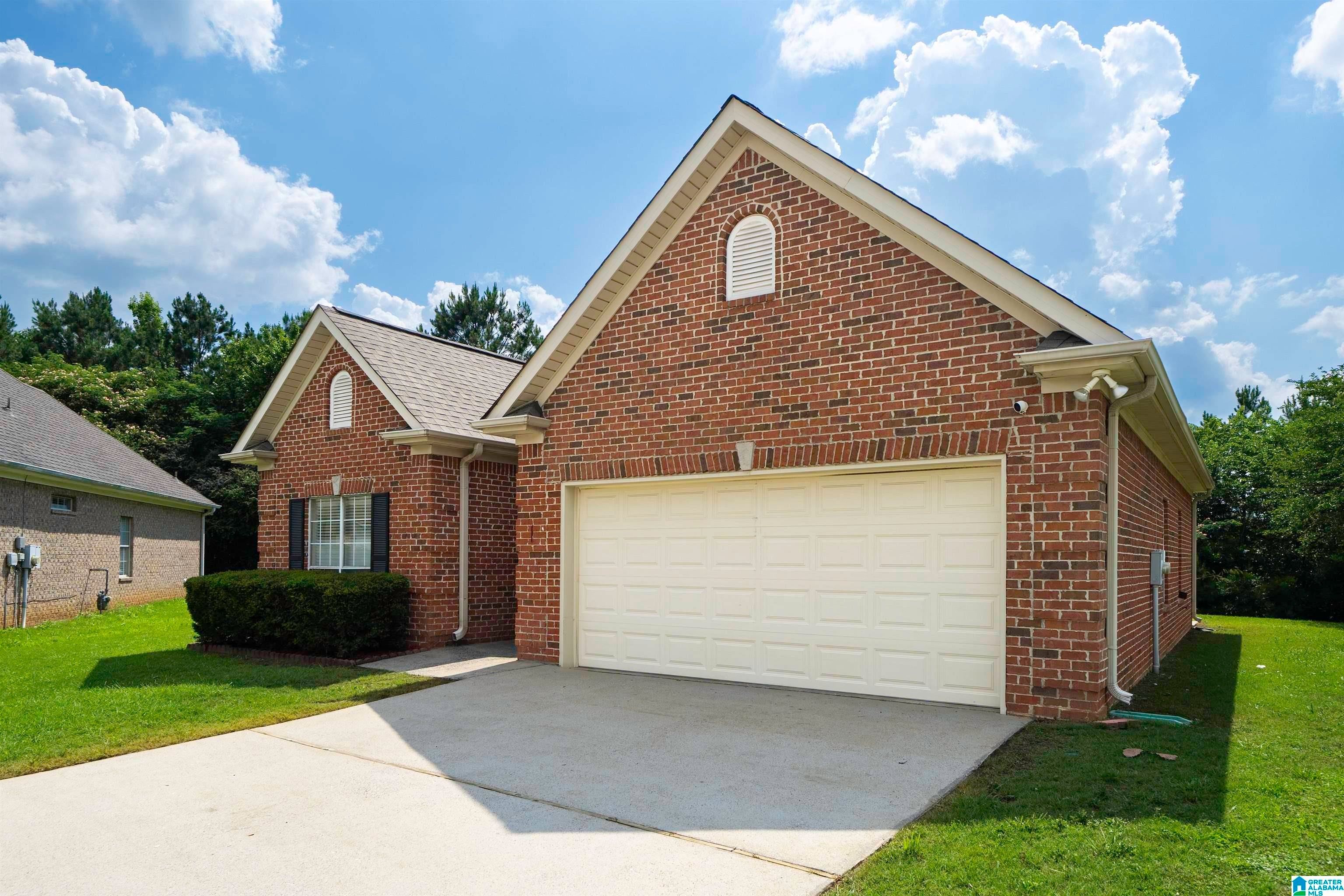 562 Summit Circle — photo