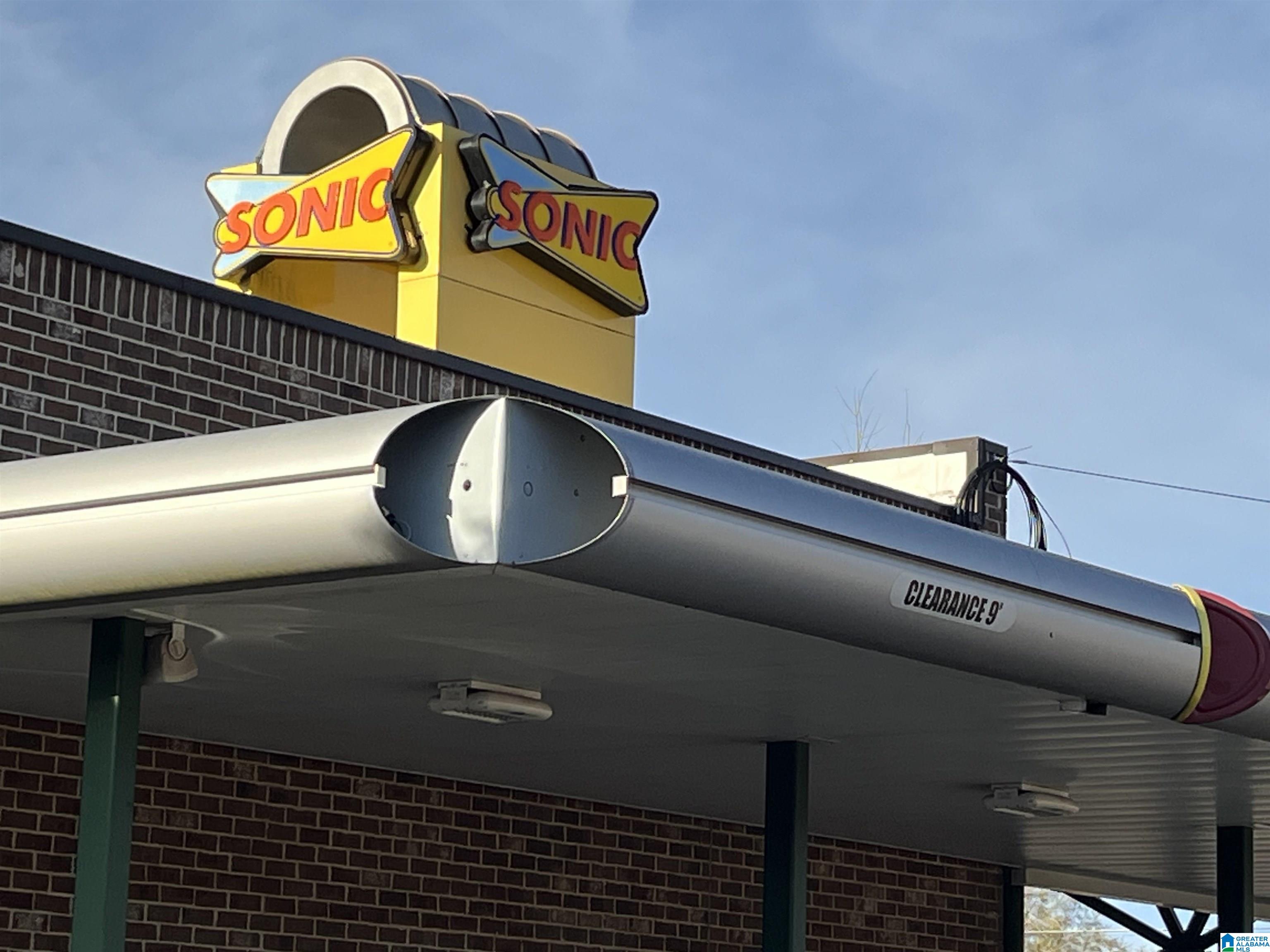 2581 US Highway 43 — photo