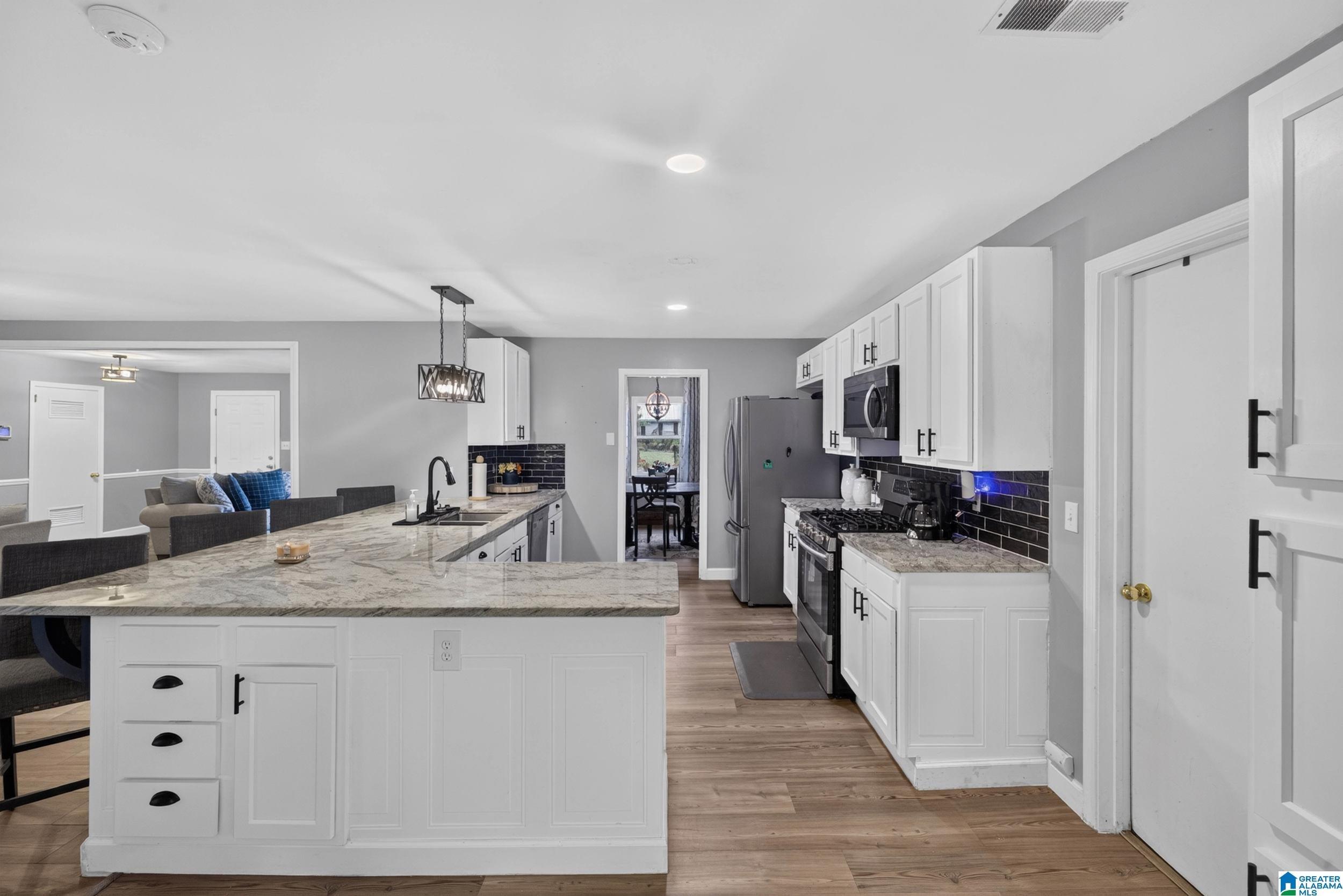 2122 Vicki Drive — photo