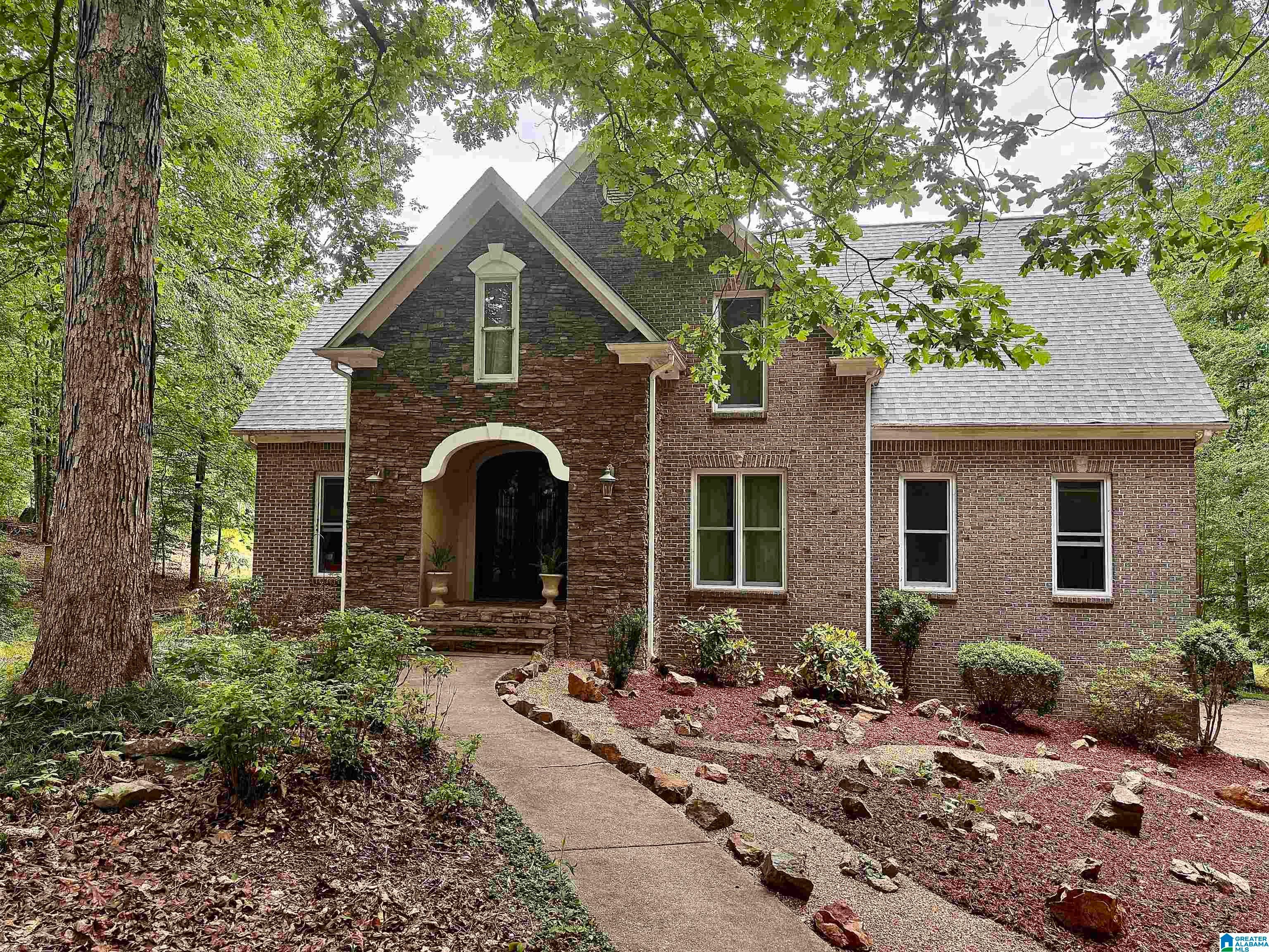 300 Twelve Oaks Circle — photo