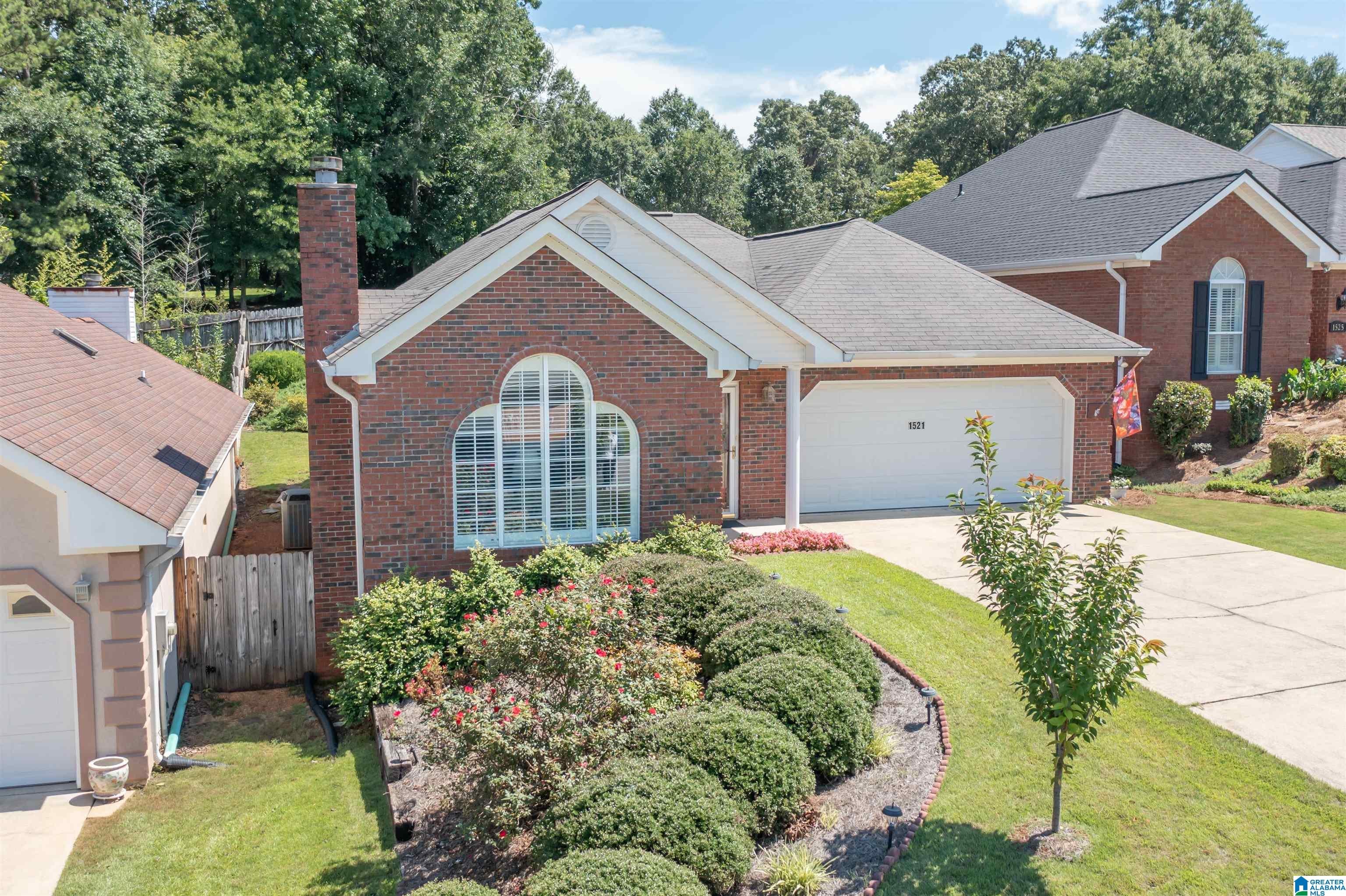 1521 Holly Berry Way — photo