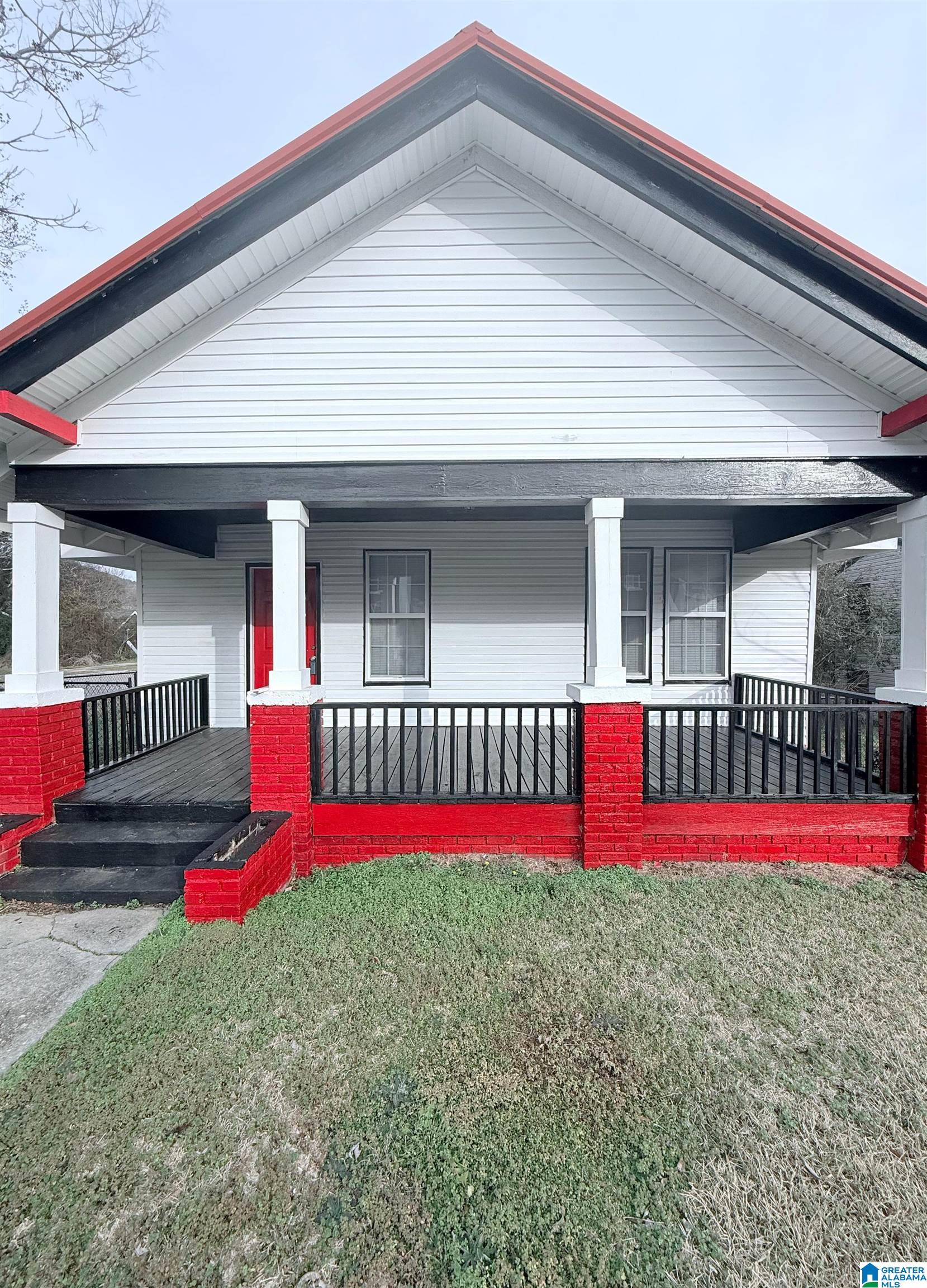 1831 Moore Avenue — photo