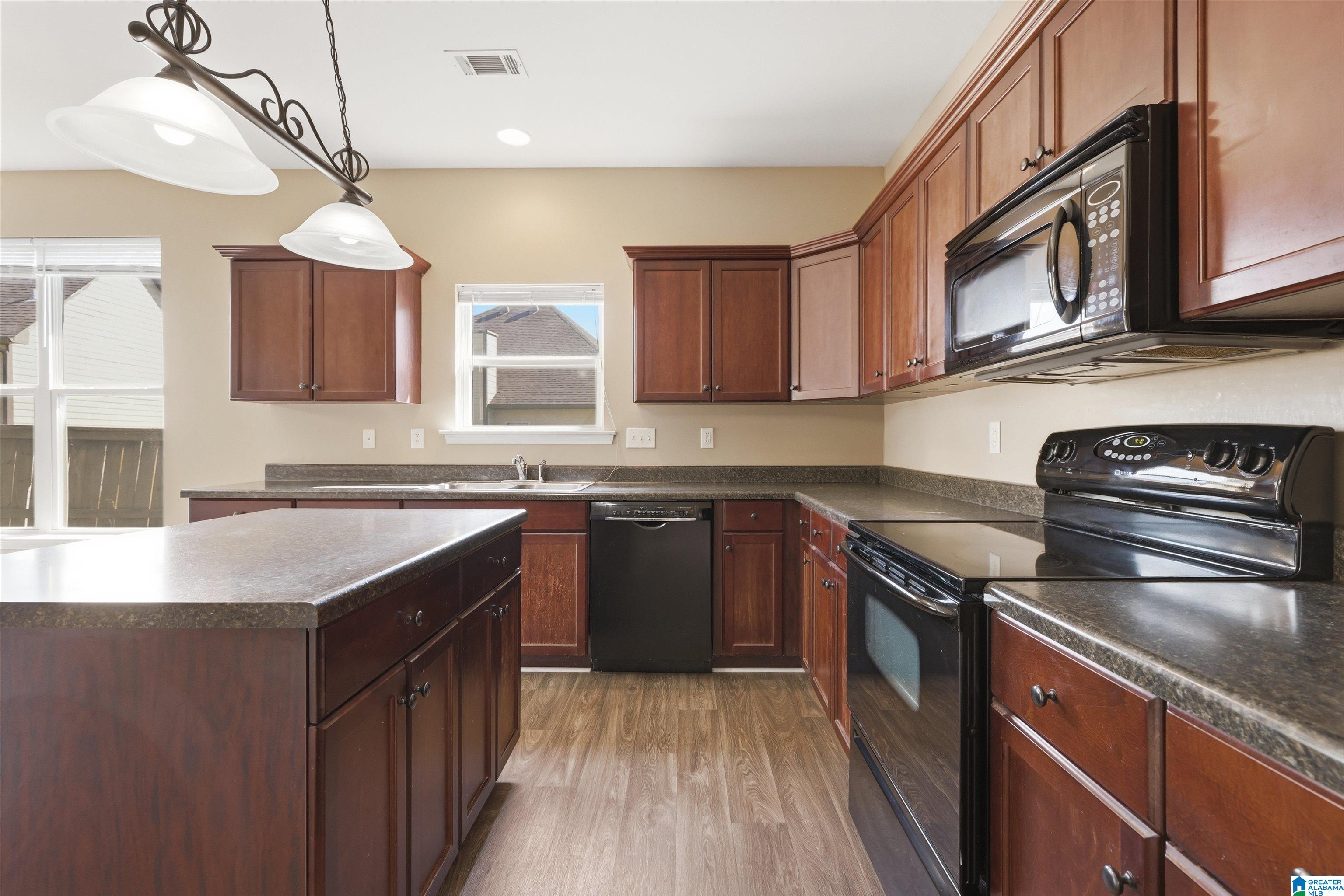 2304 Dunbar Circle — photo