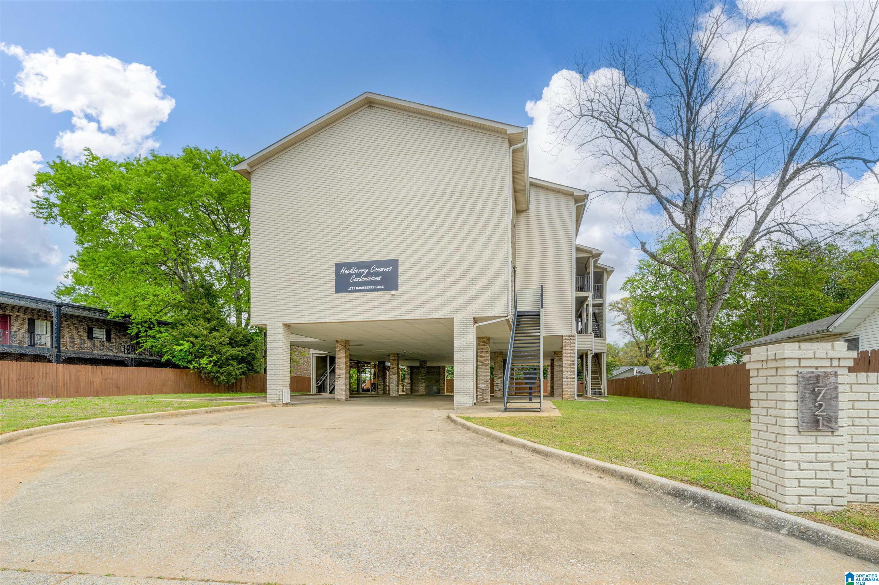 1721 Hackberry Lane — photo