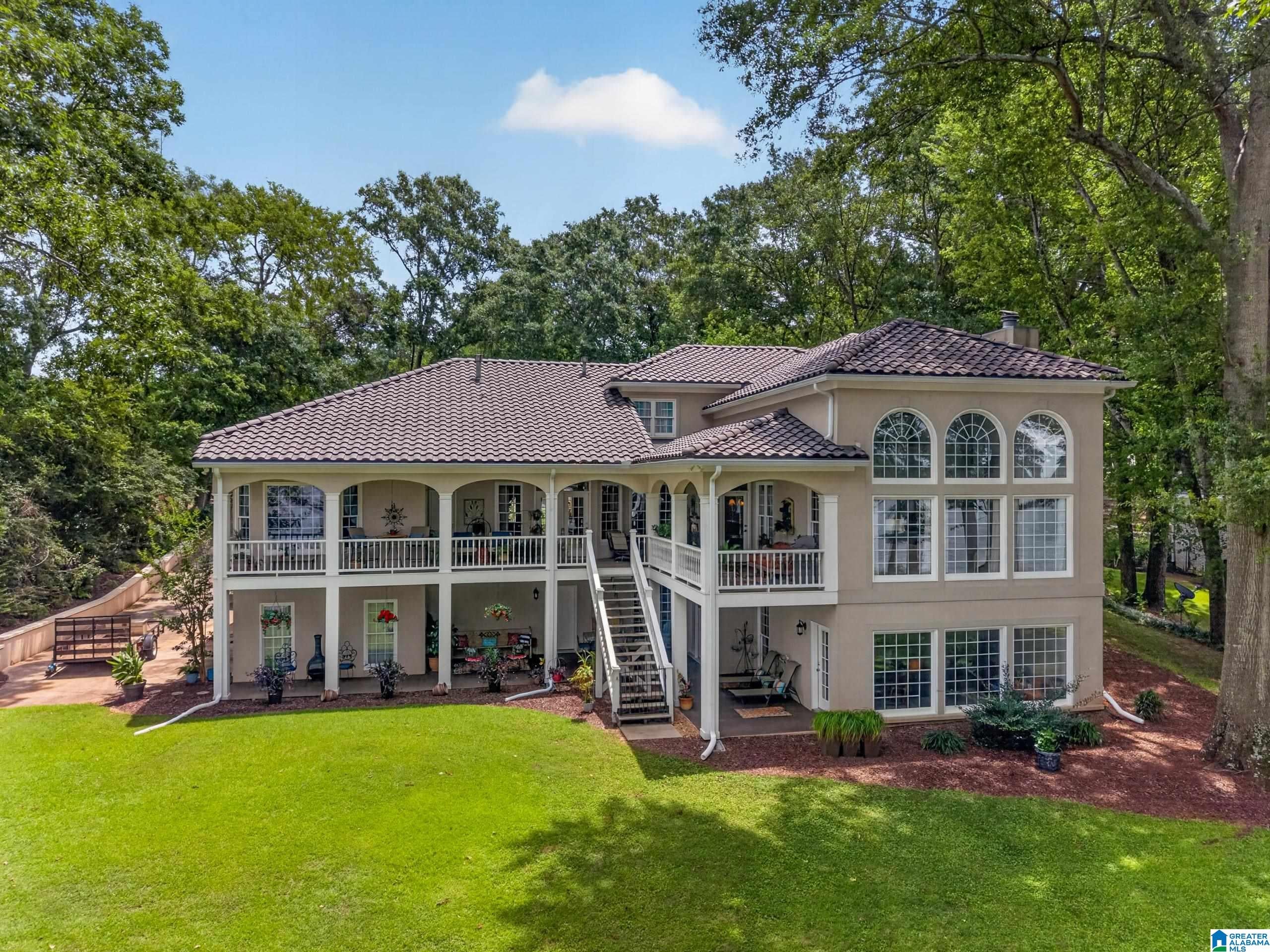 1015 River Oaks Drive — photo