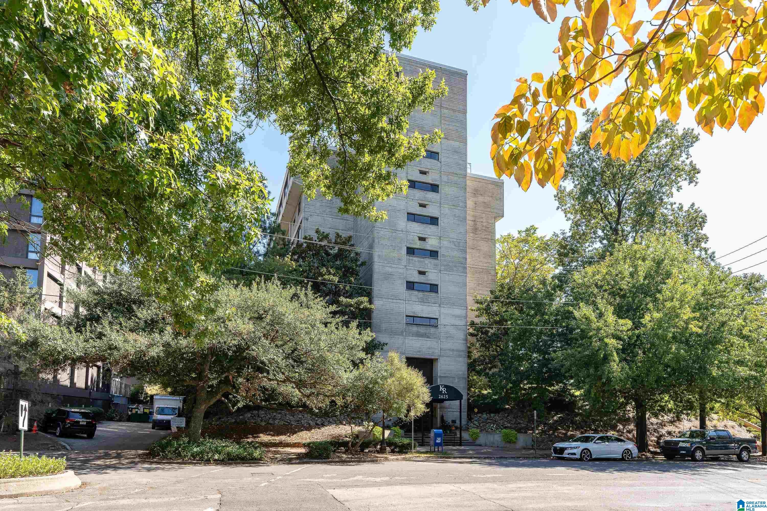 2625 Highland Avenue S 411 — photo