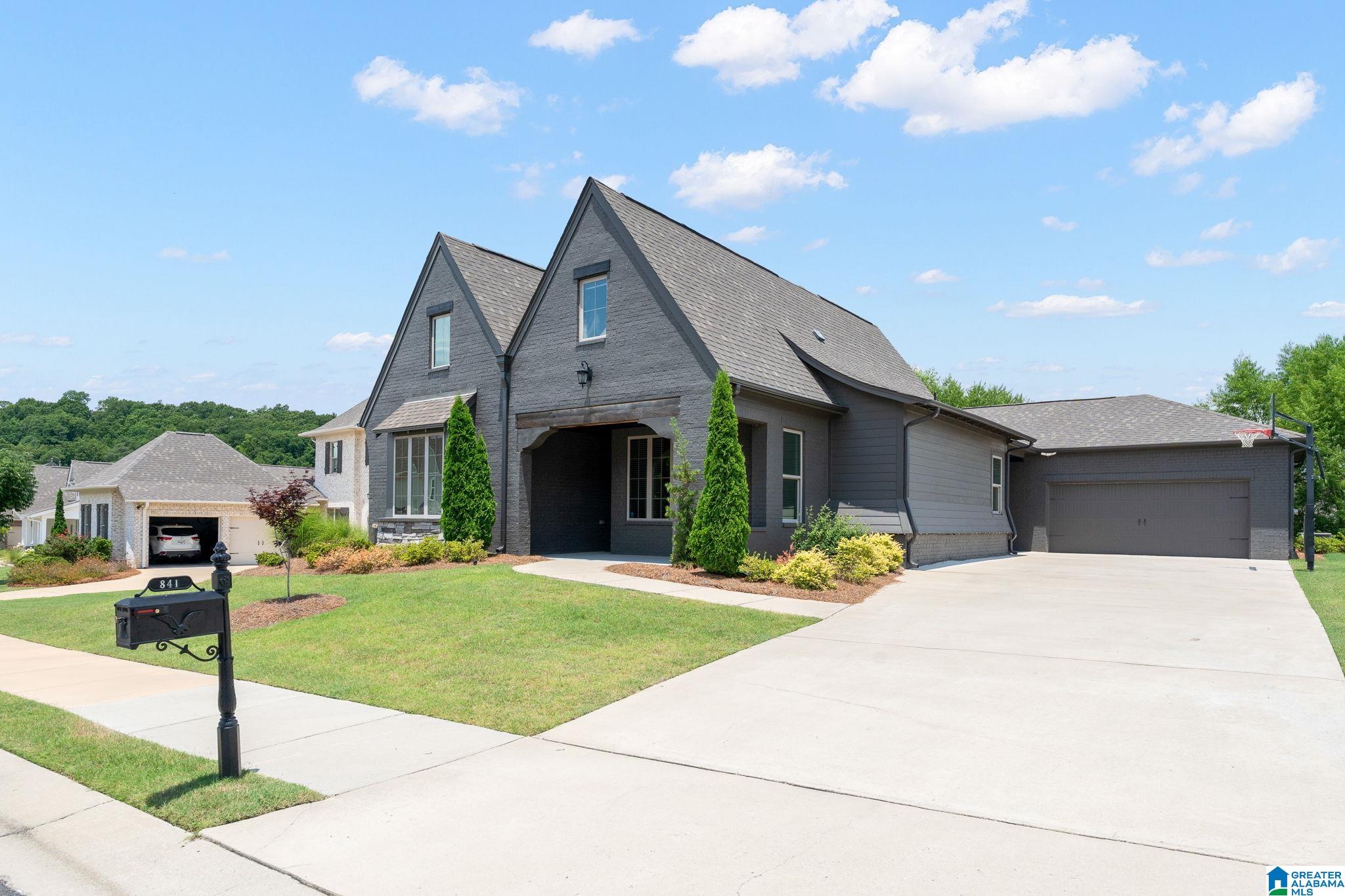 841 Griffin Park View — photo
