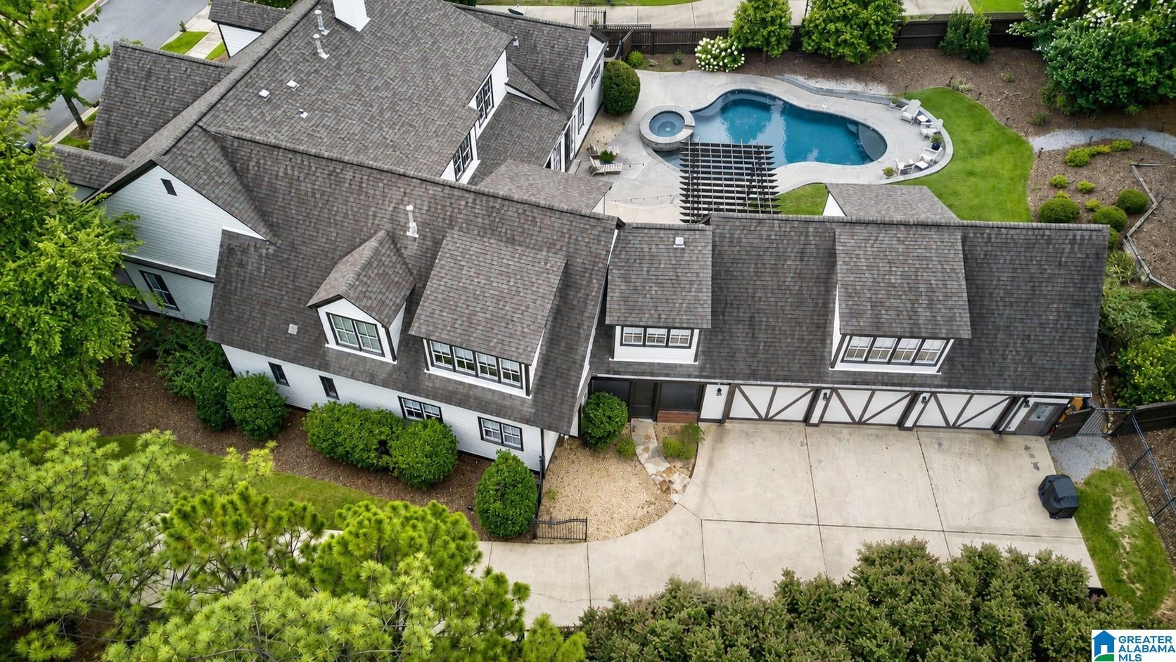 732 Heritage Park Lane — photo