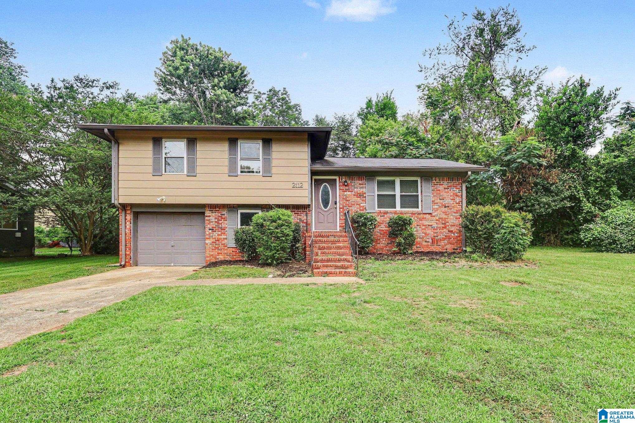 2112 Merry Drive NE — photo