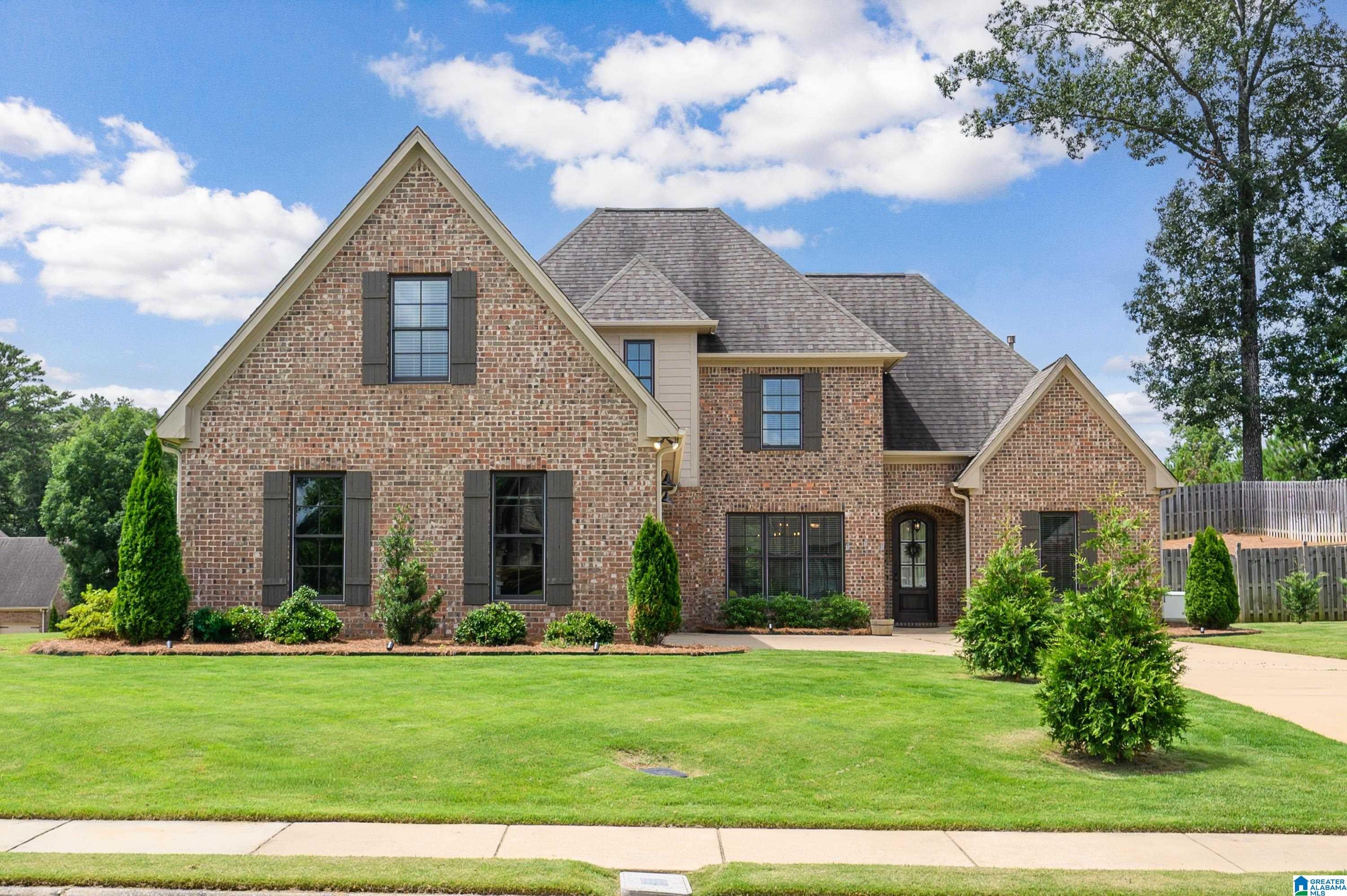 1001 Columbia Circle — photo