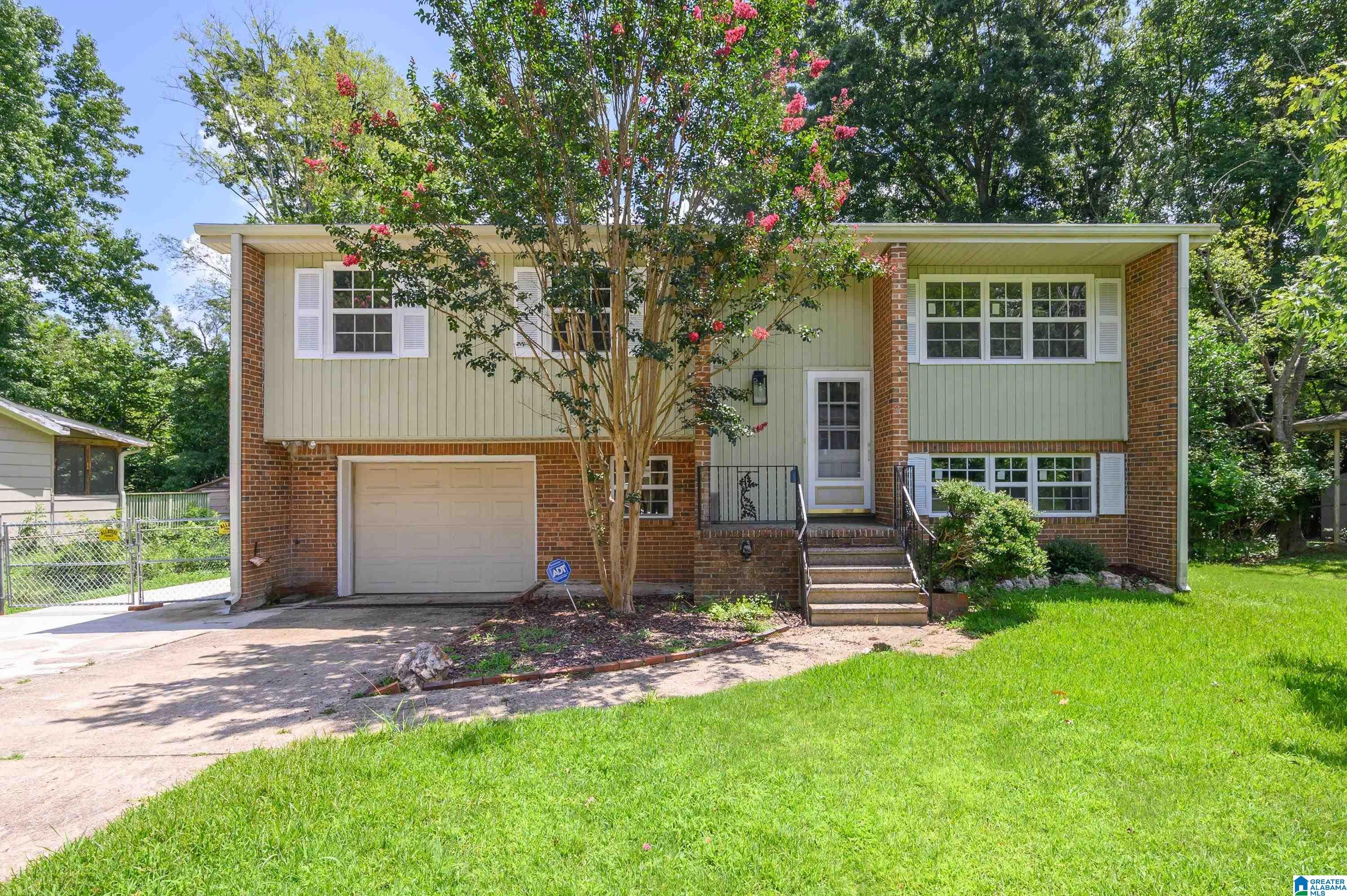 5145 Northumberland Road — photo