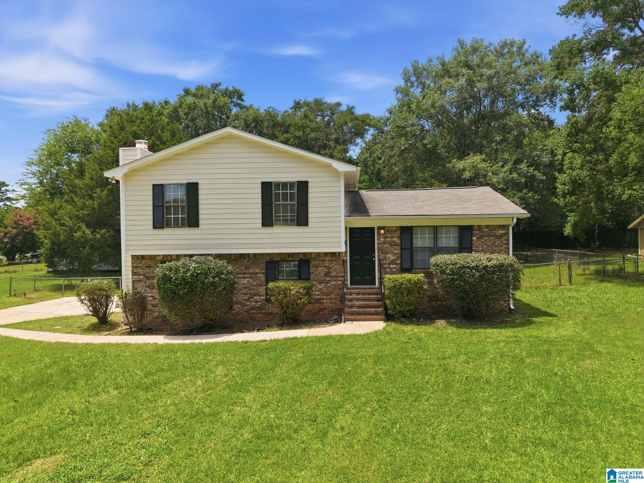 102 Meadowgreen Lane — photo