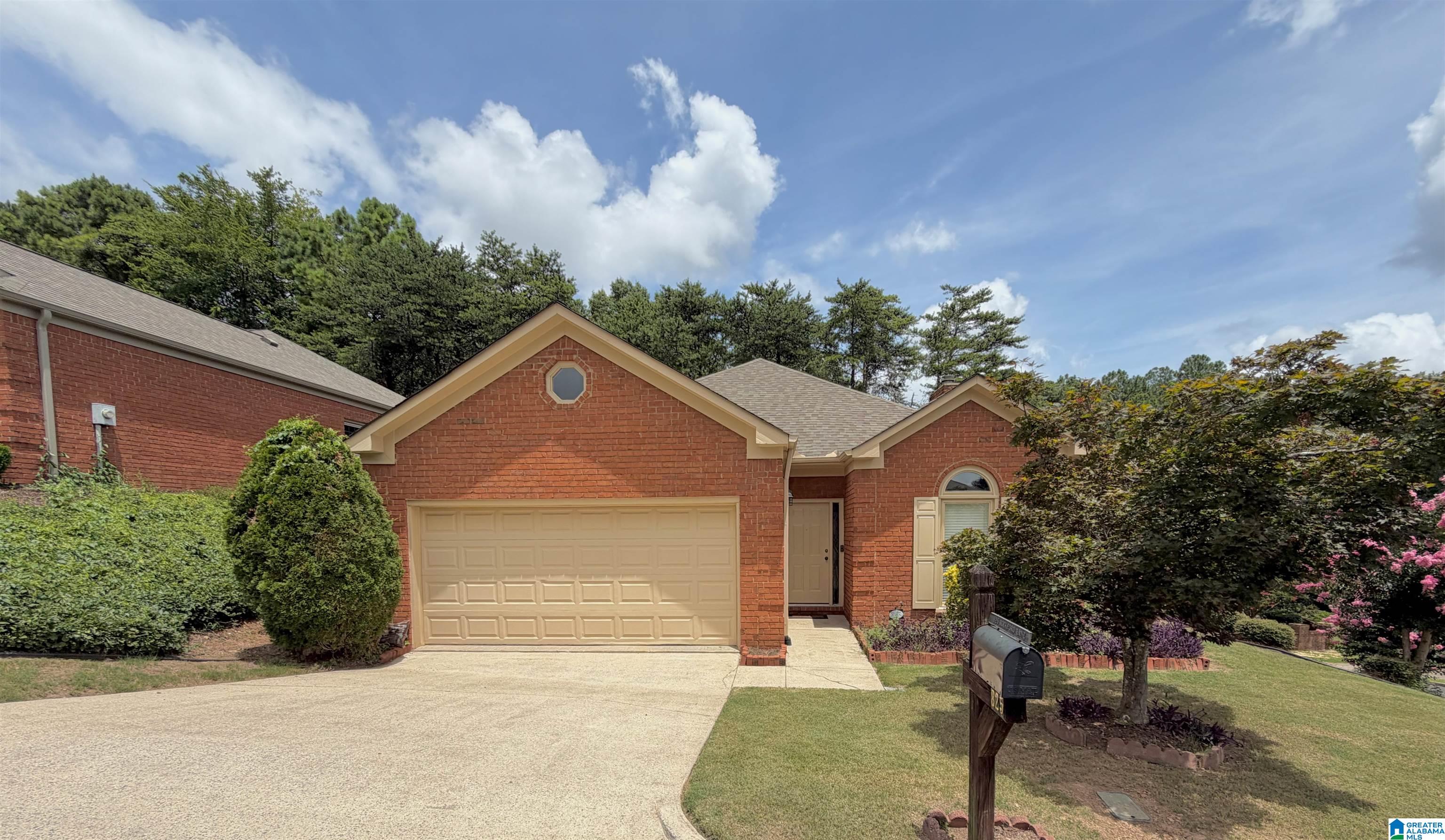 825 Rockford Lane — photo