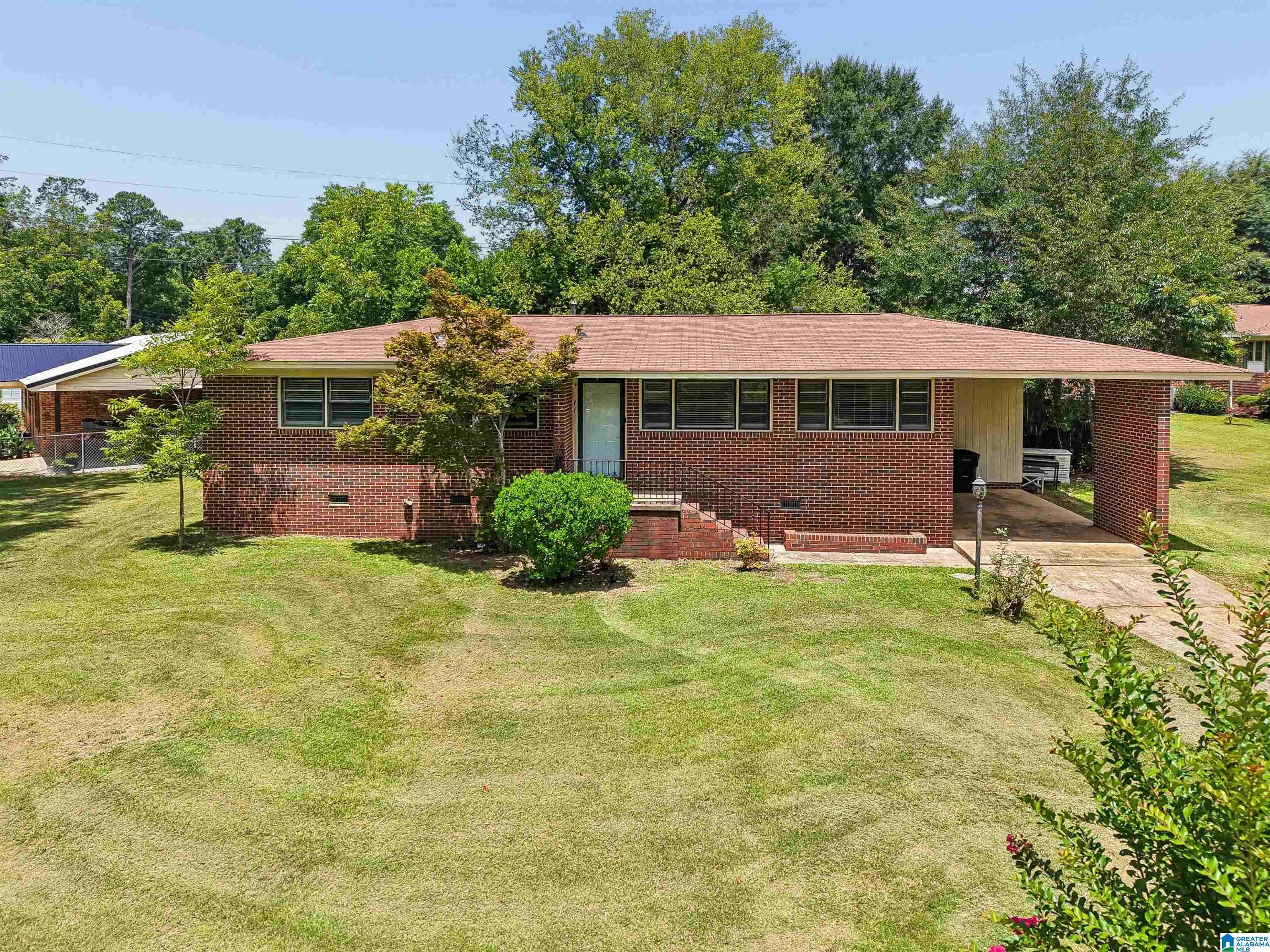 815 Pineview Lane — photo