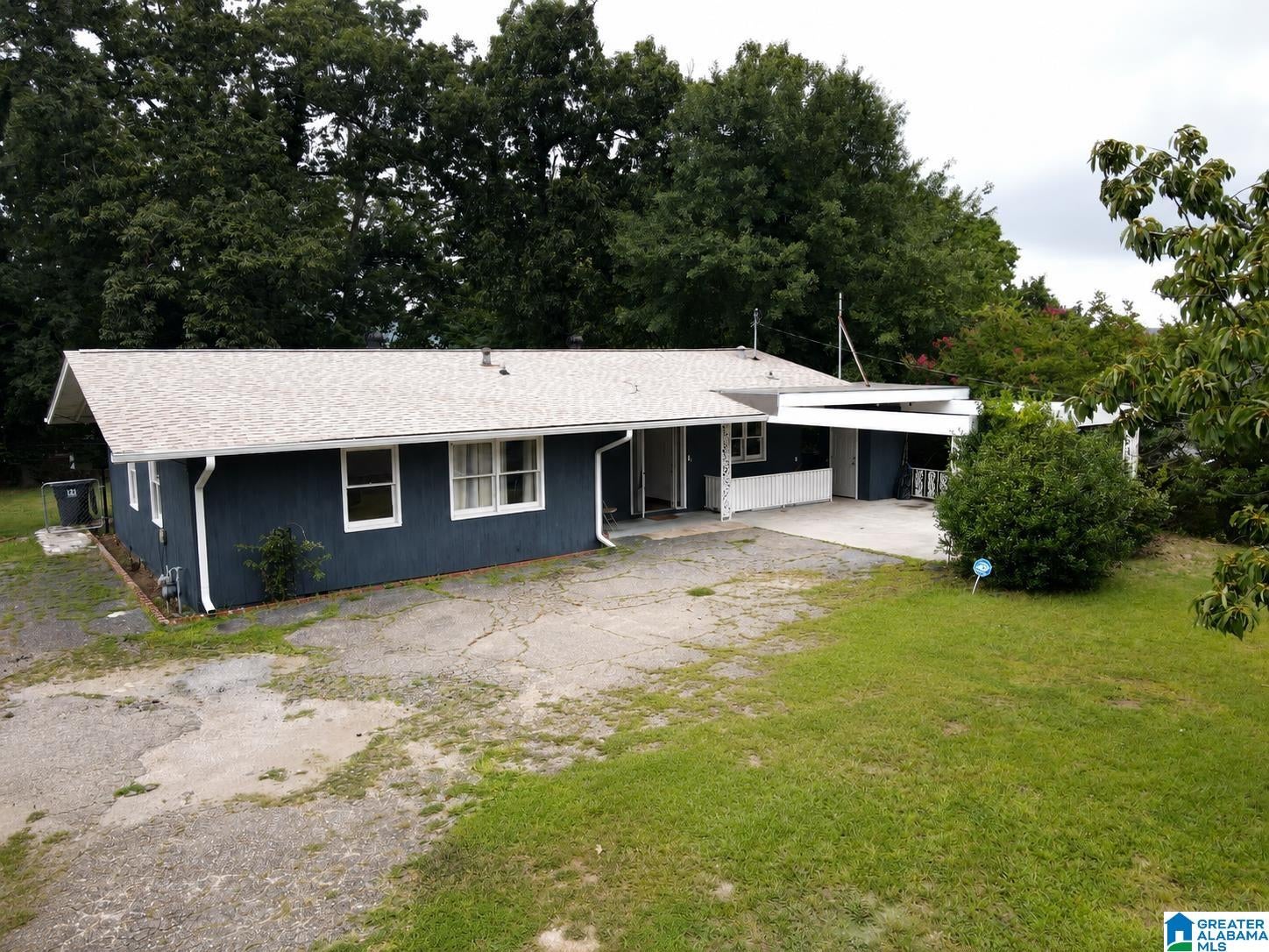 1401 Johnston Drive — photo