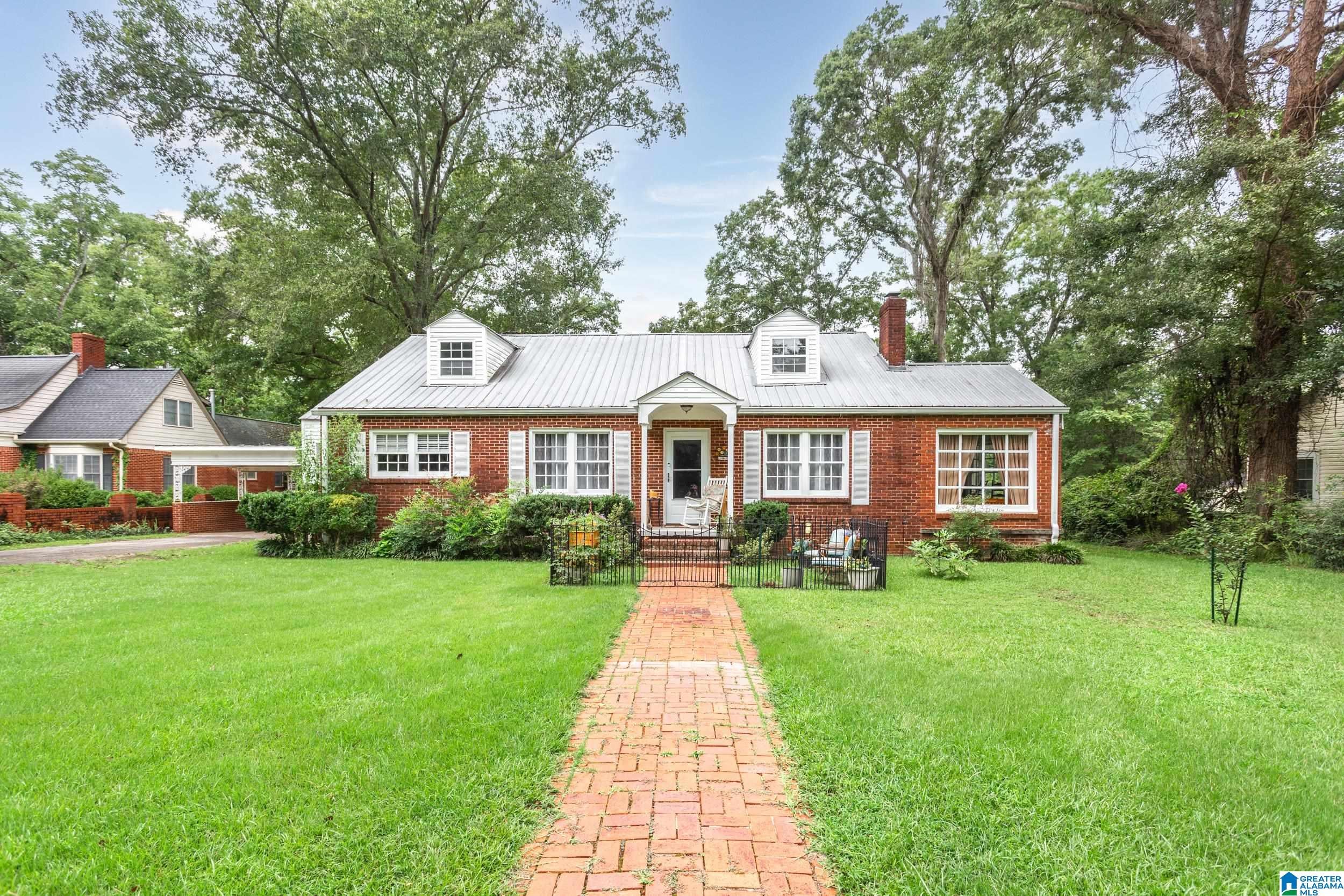 607 Hillcrest Drive — photo