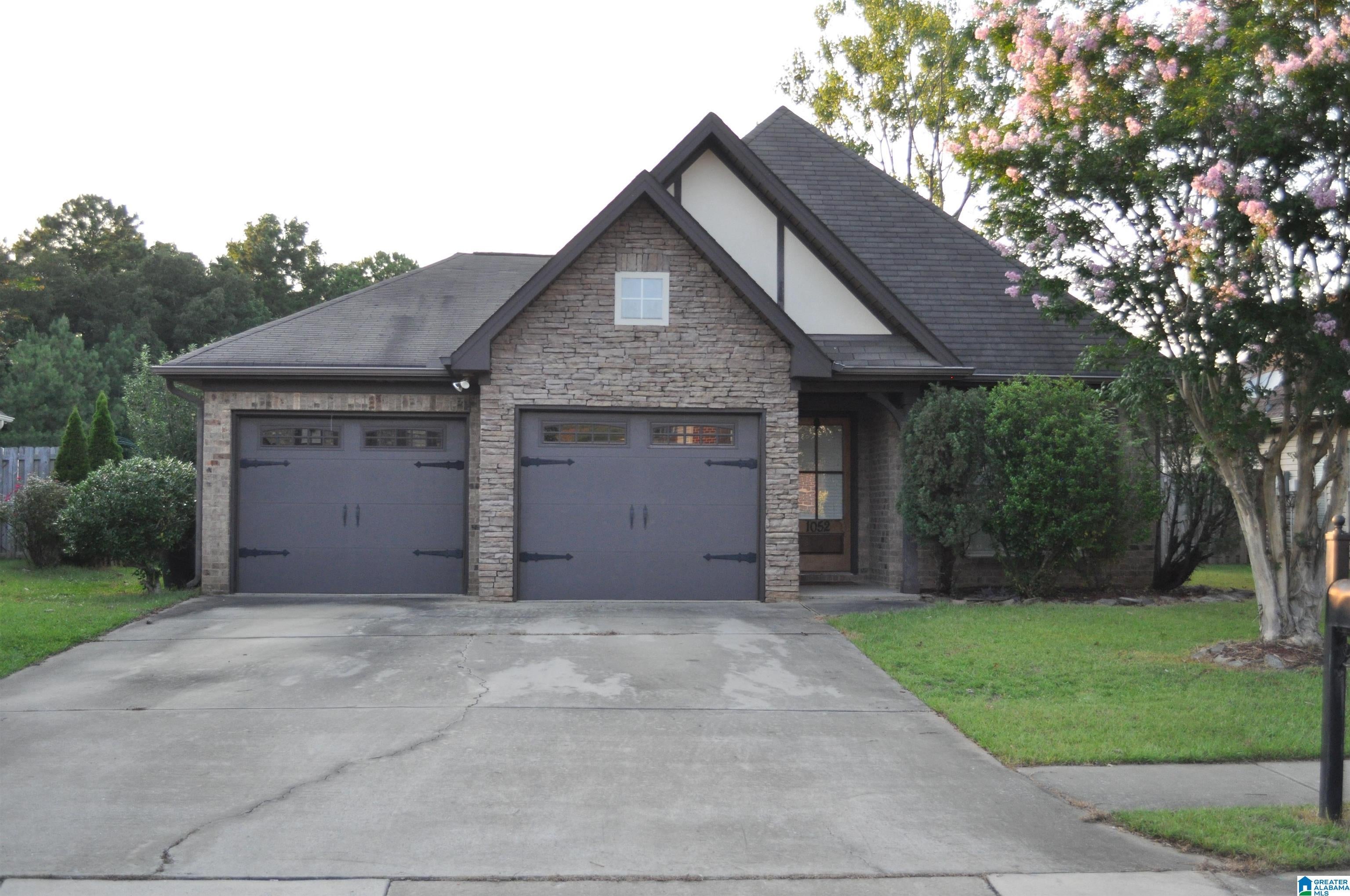 1052 Emerald Ridge Drive — photo
