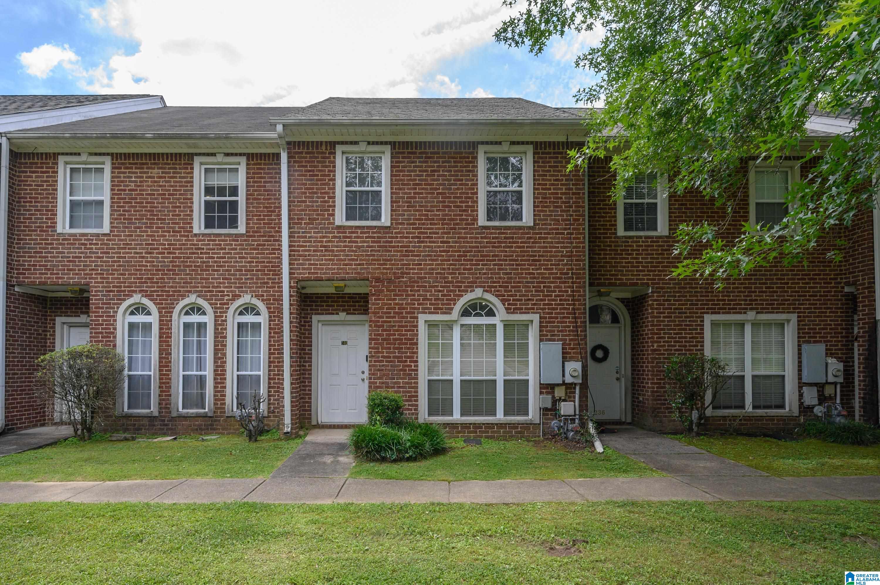 240 Sheffield Court — photo