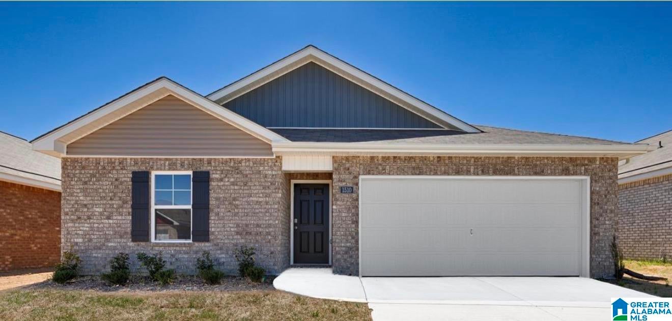 1510 Heritage Circle SE — photo