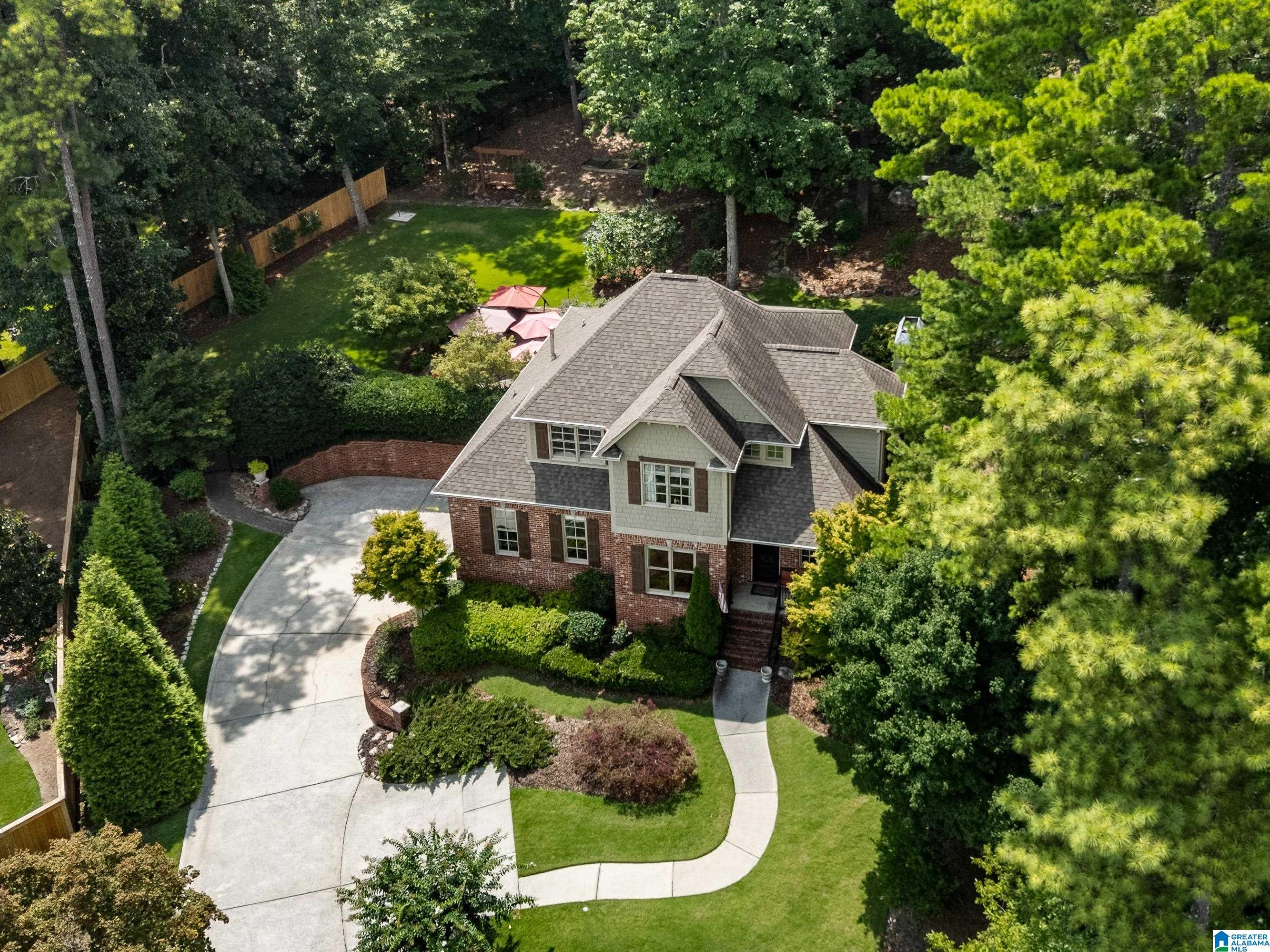 1033 Sandhurst Circle — photo