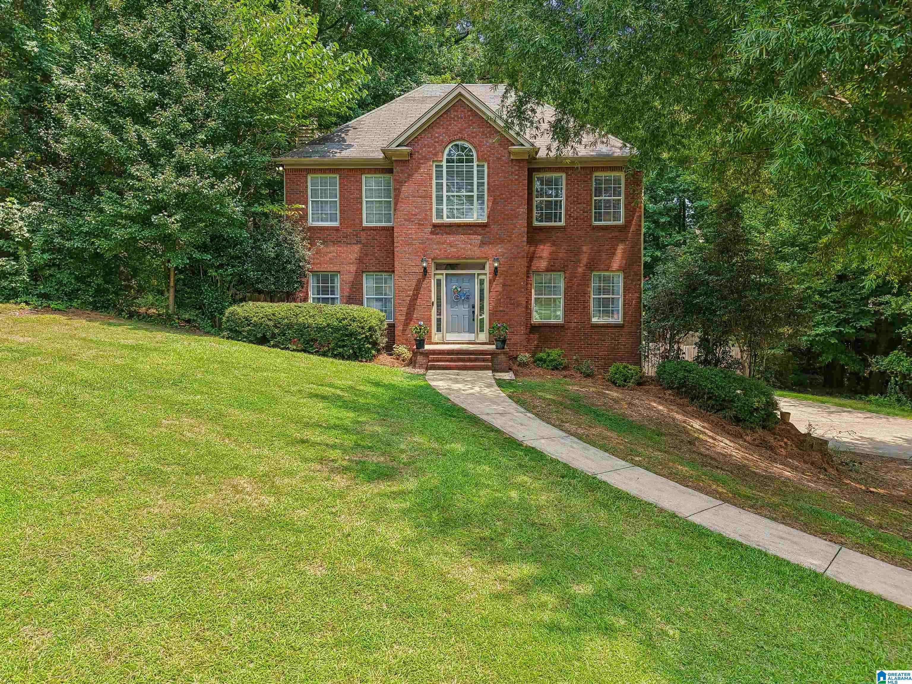180 Woodbury Drive — photo