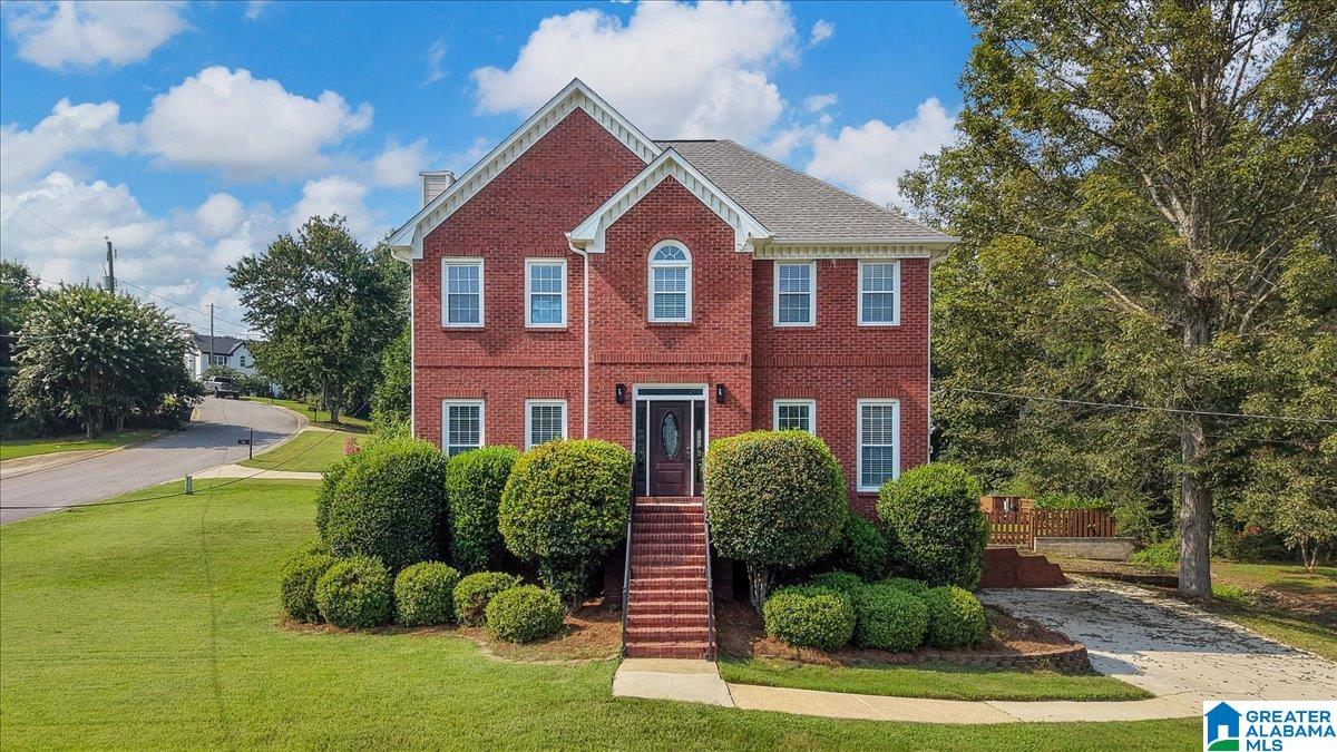 2075 Crosscrest Drive — photo