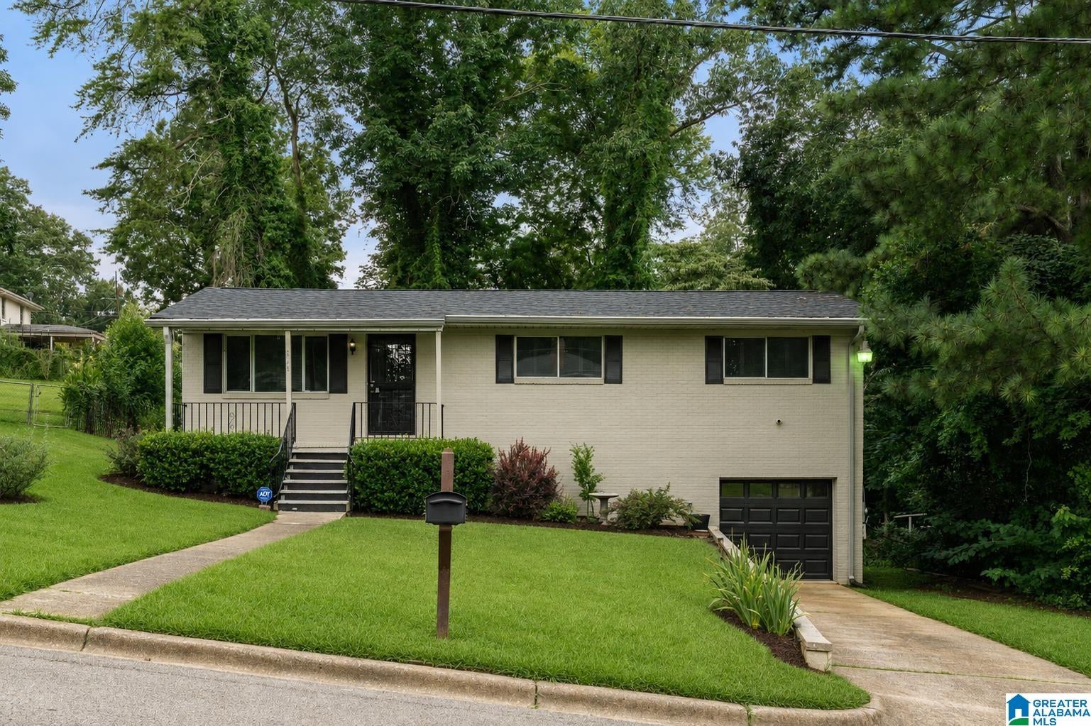 604 Gravlee Lane — photo