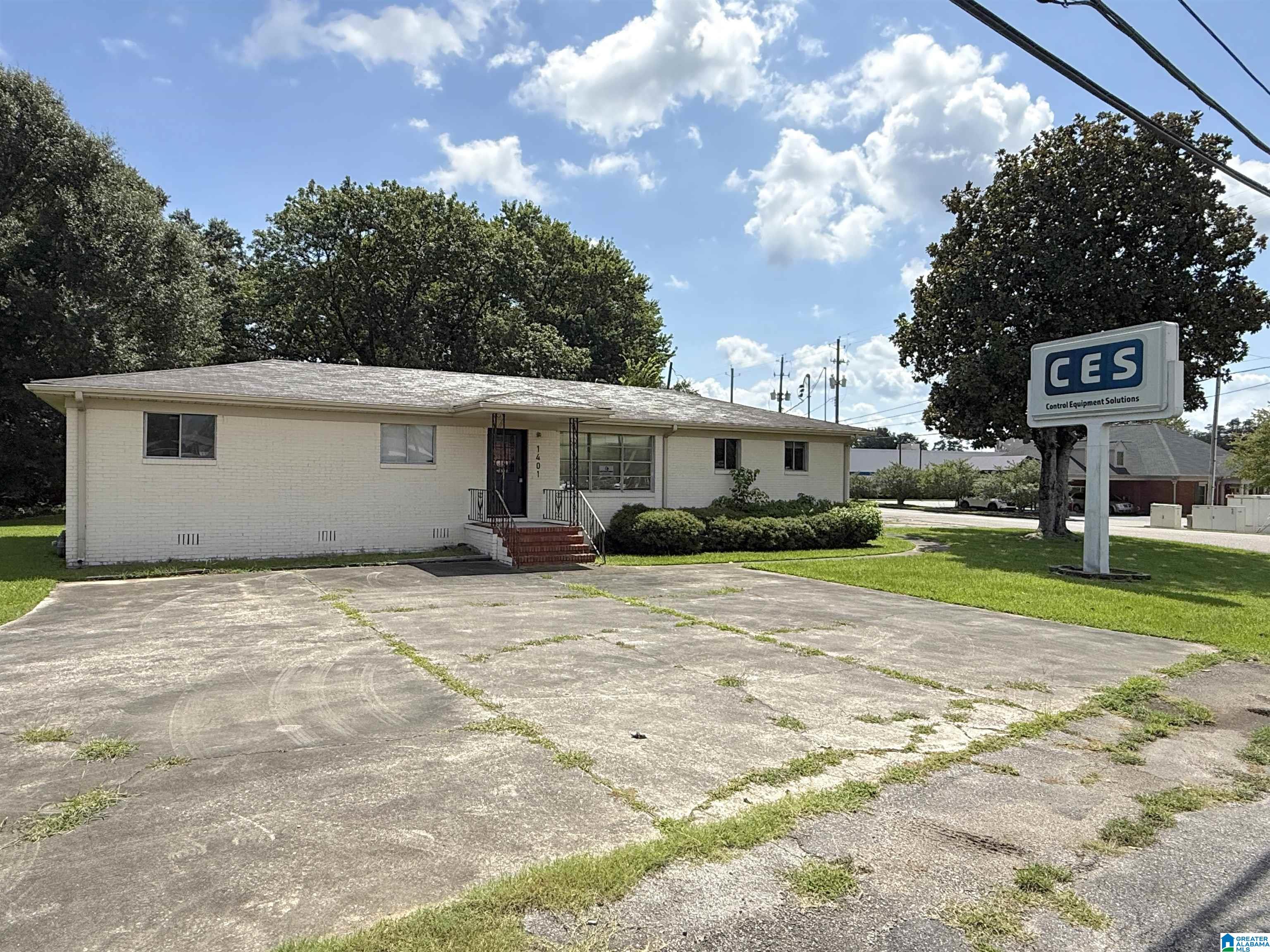 1401 Thompson Circle — photo