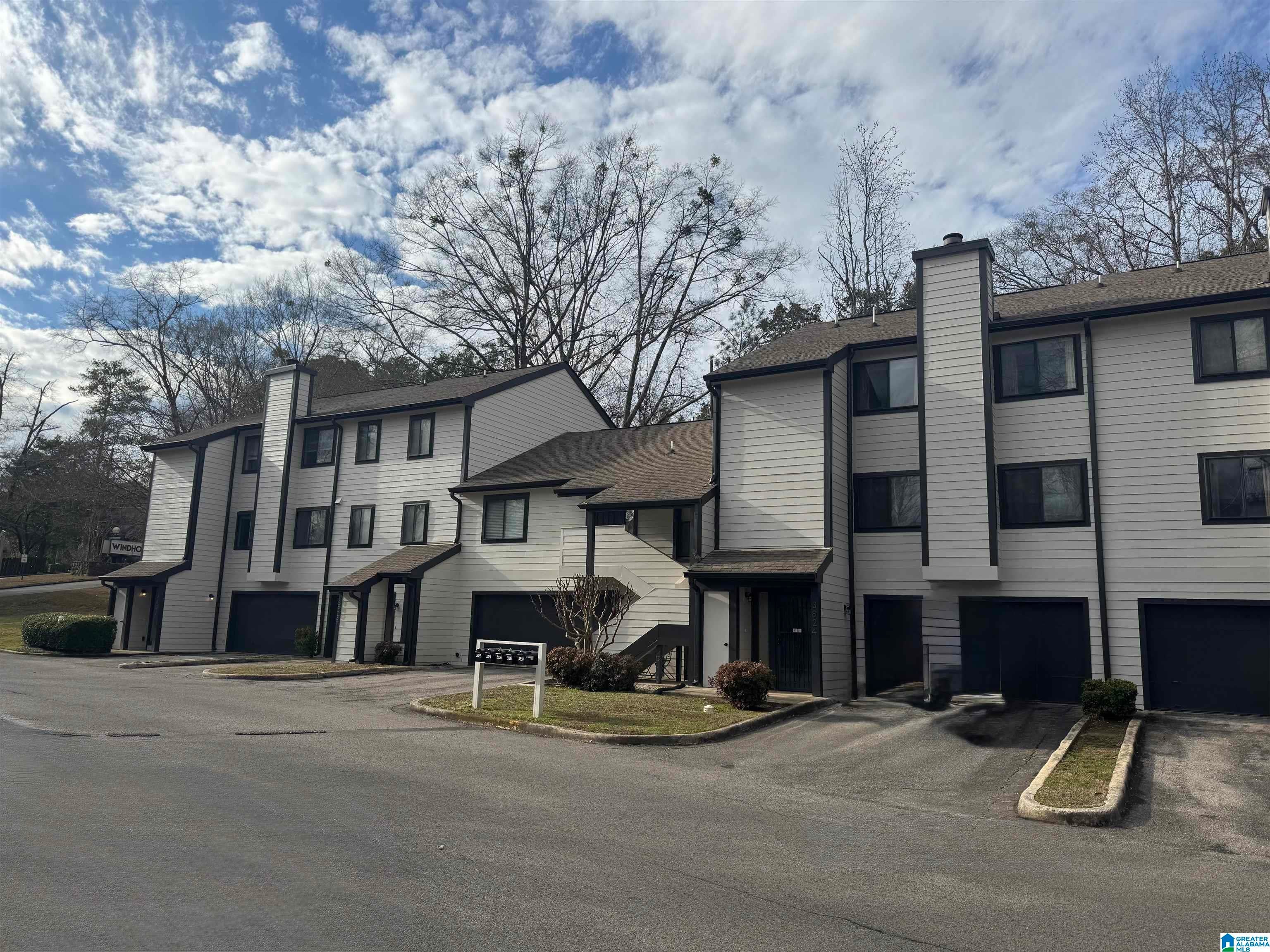 2423 Eagle Court 2423 — photo