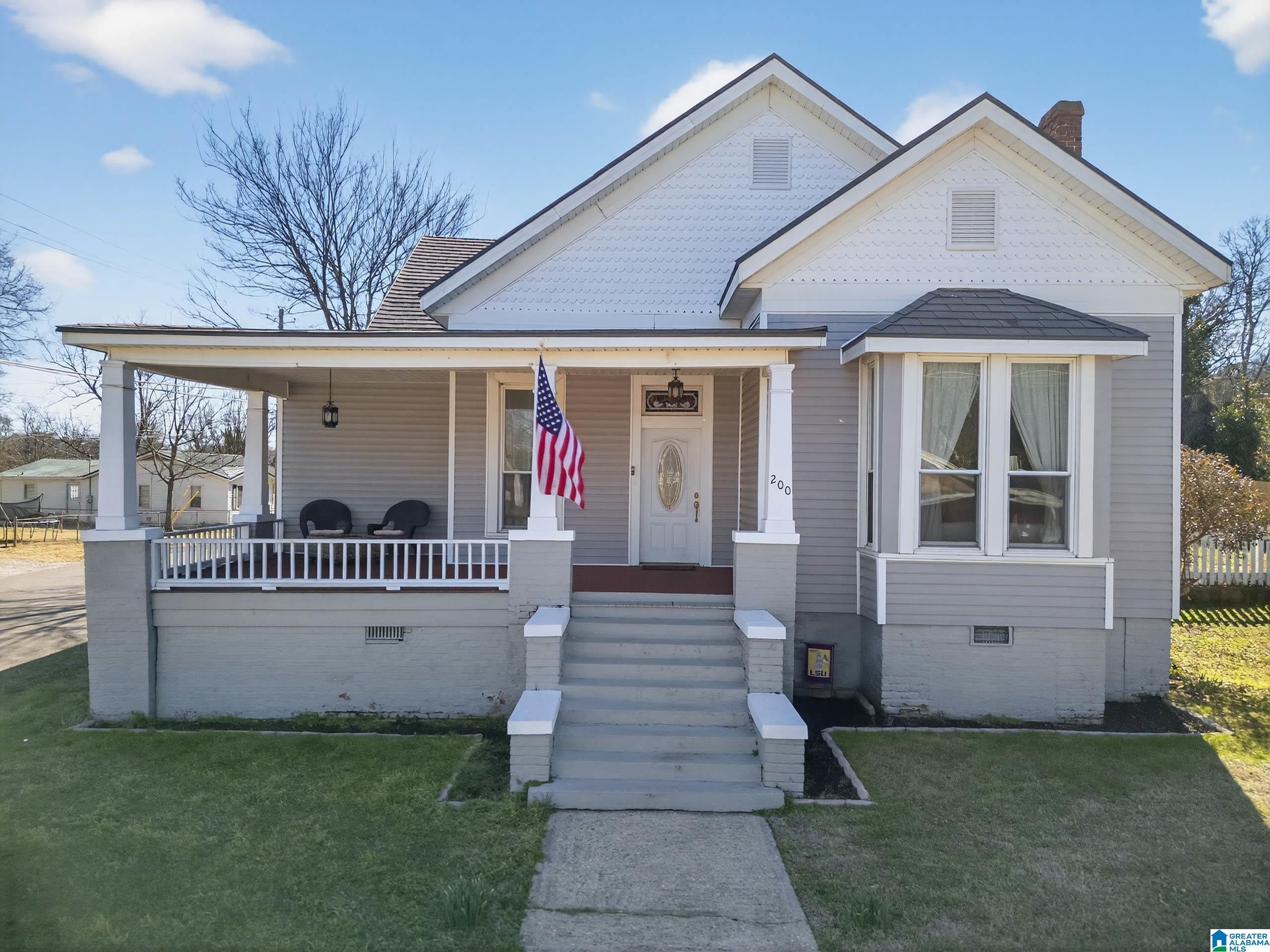200 W Oak Street — photo