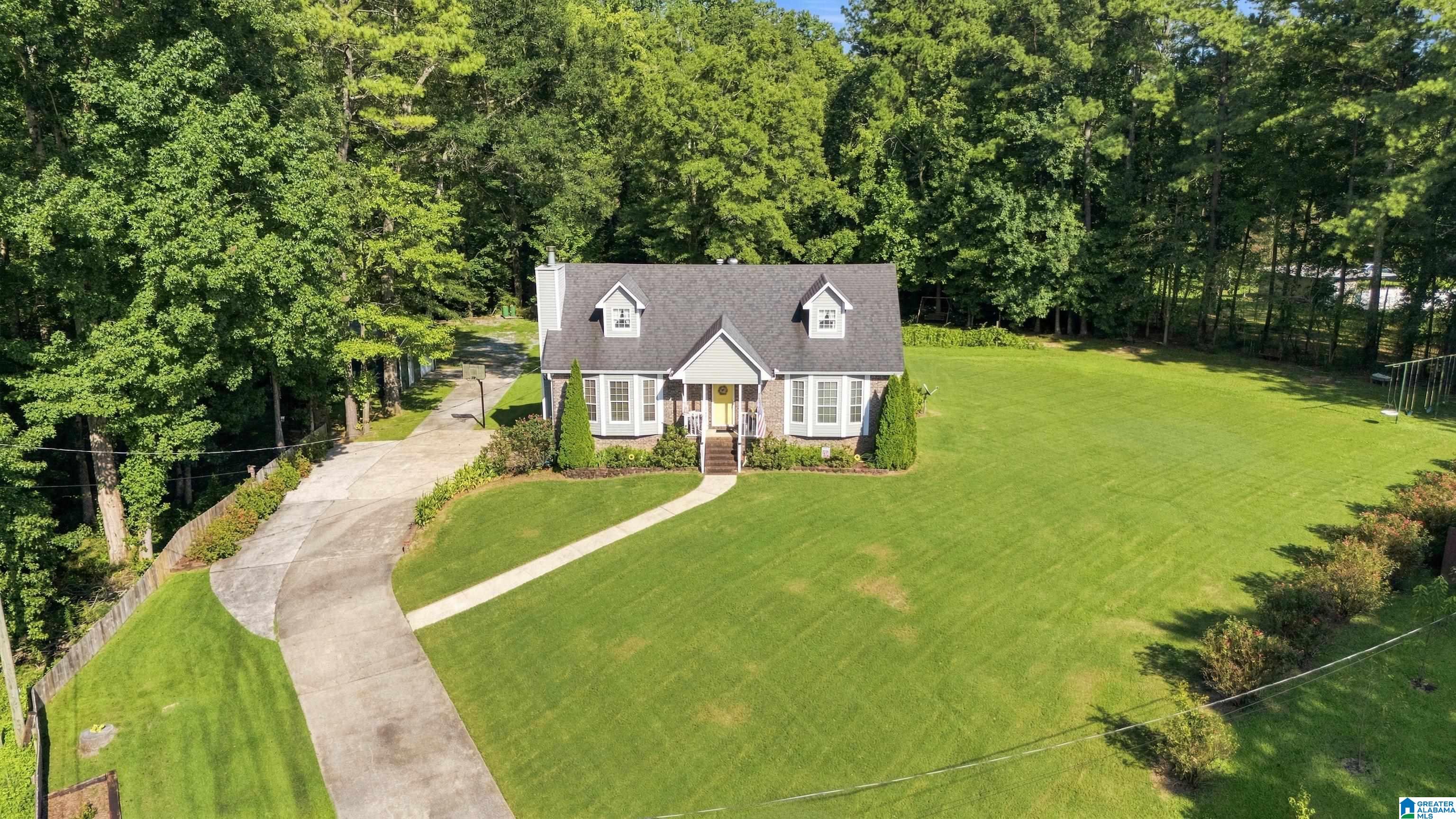 802 Pine Circle — photo