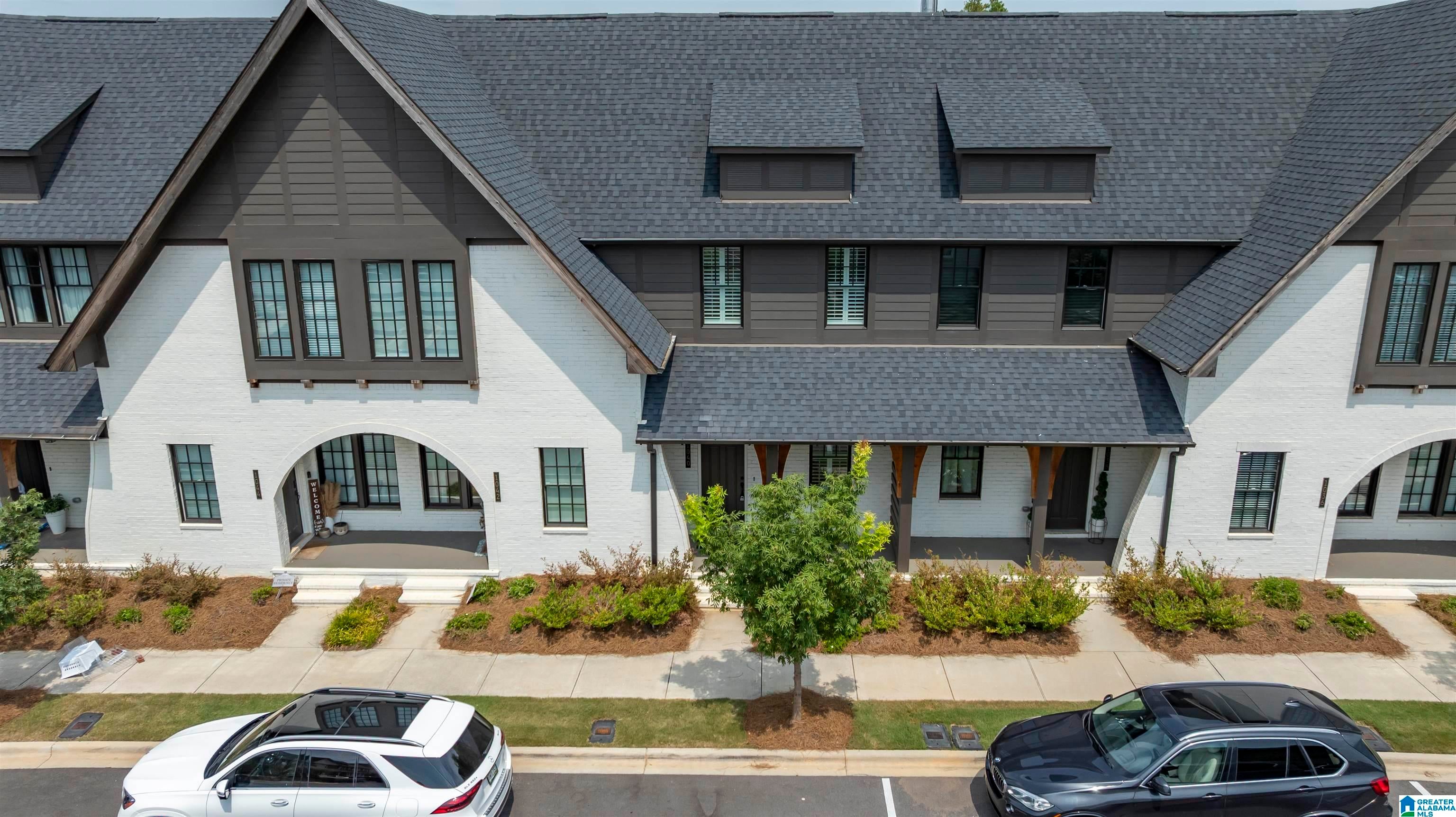 1040 Windsor Drive — photo