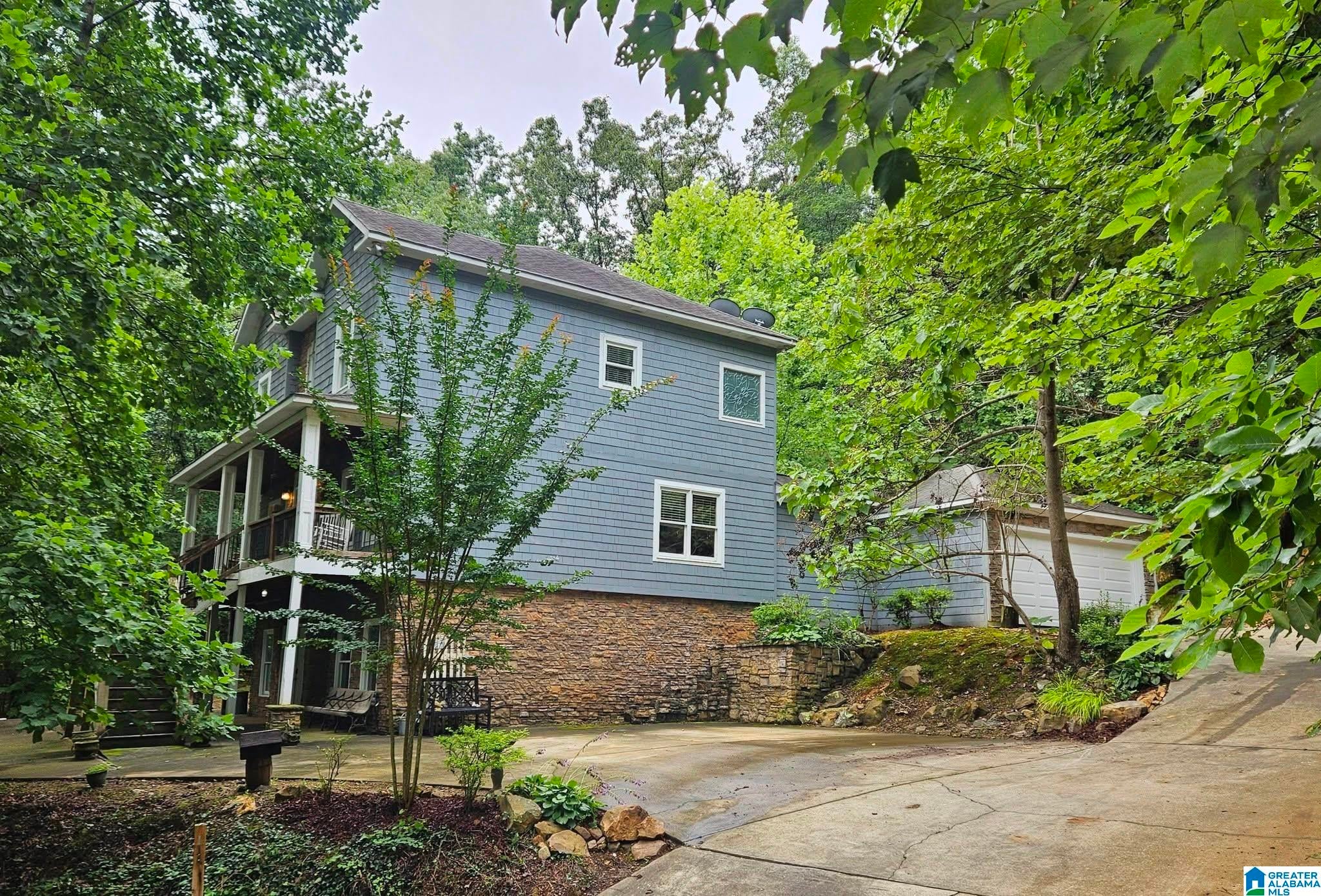 6049 Lakeside Drive — photo