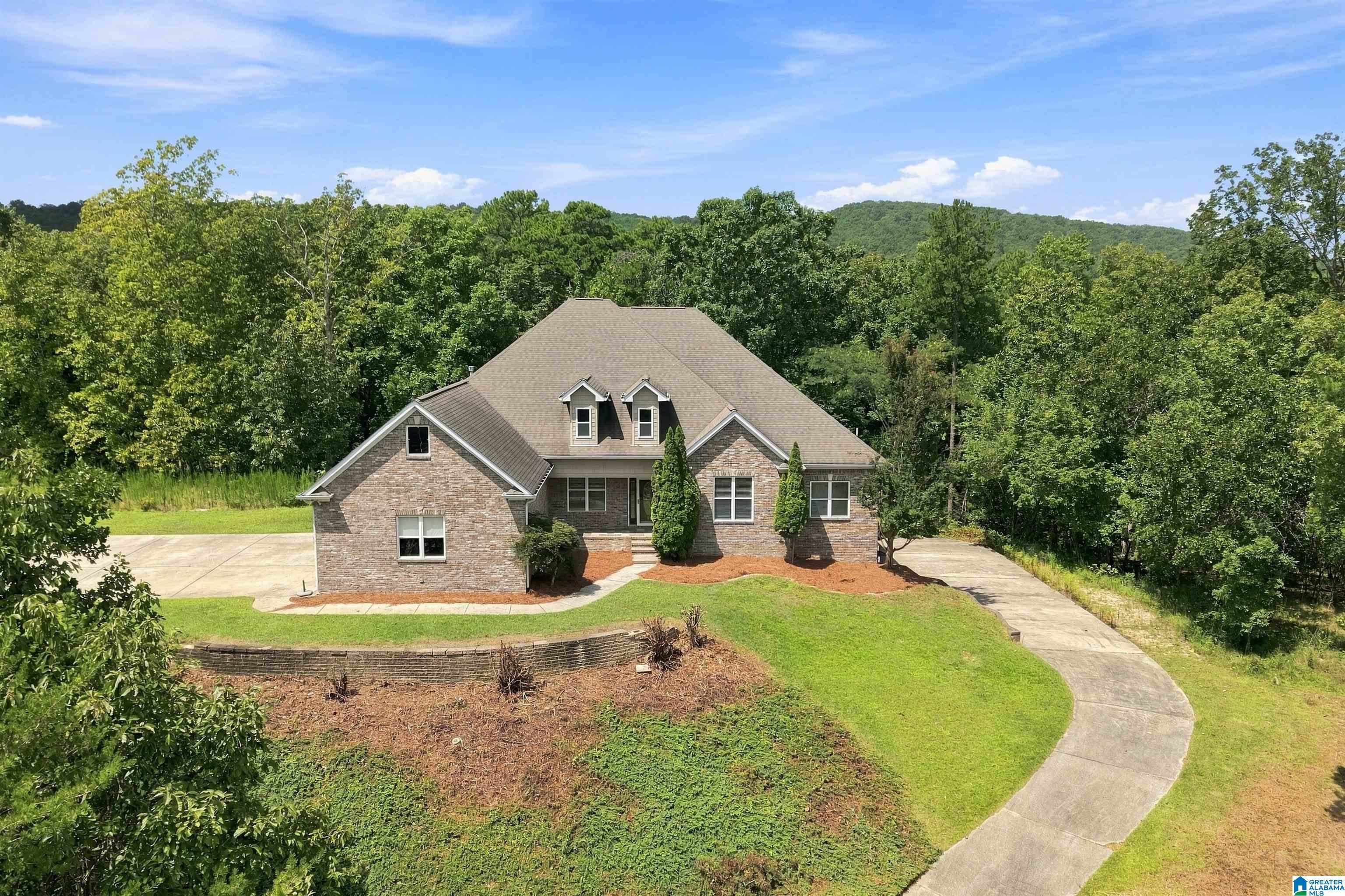 8504 Woodview Lane — photo