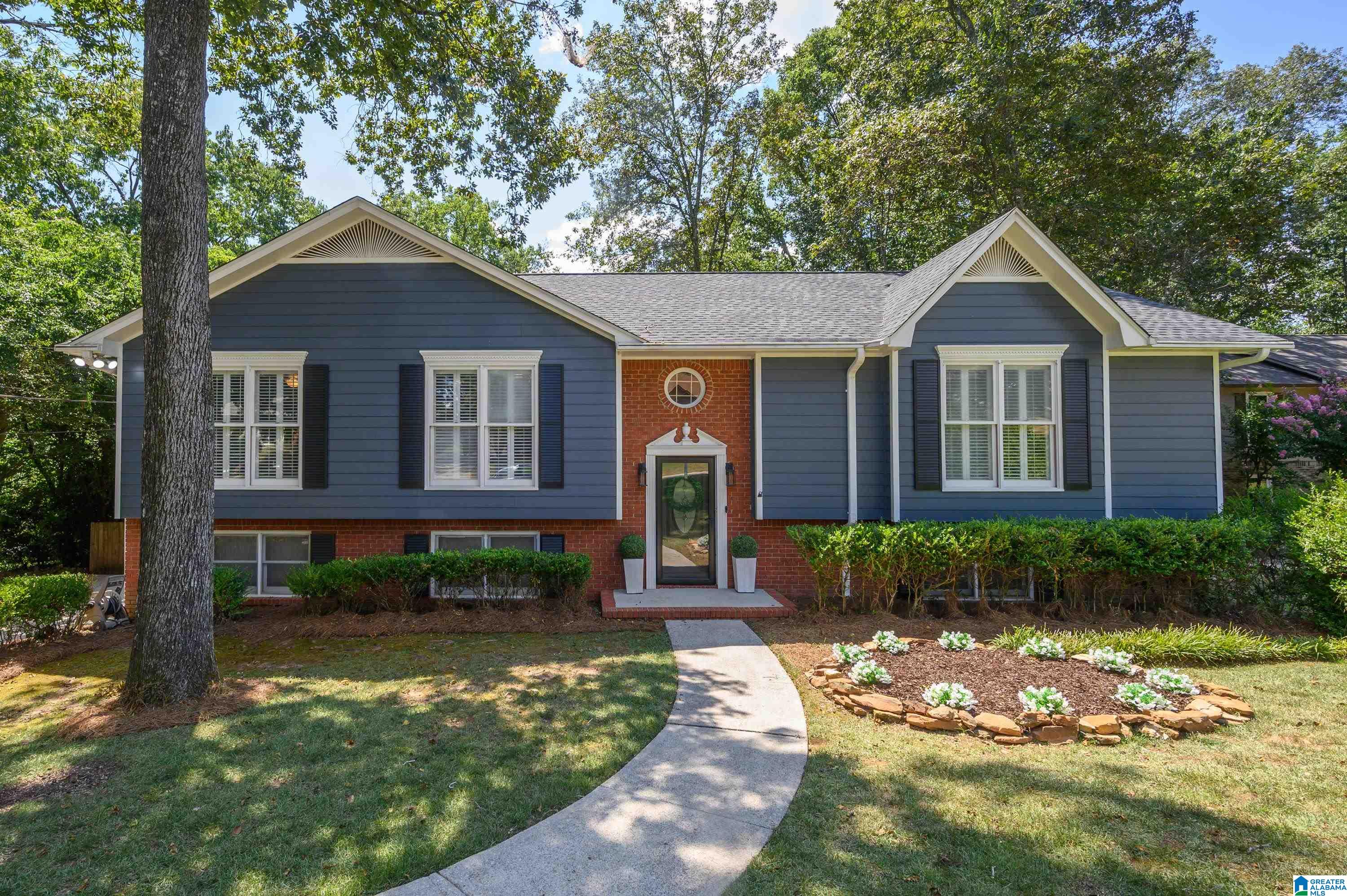 1351 Shades Run Circle — photo