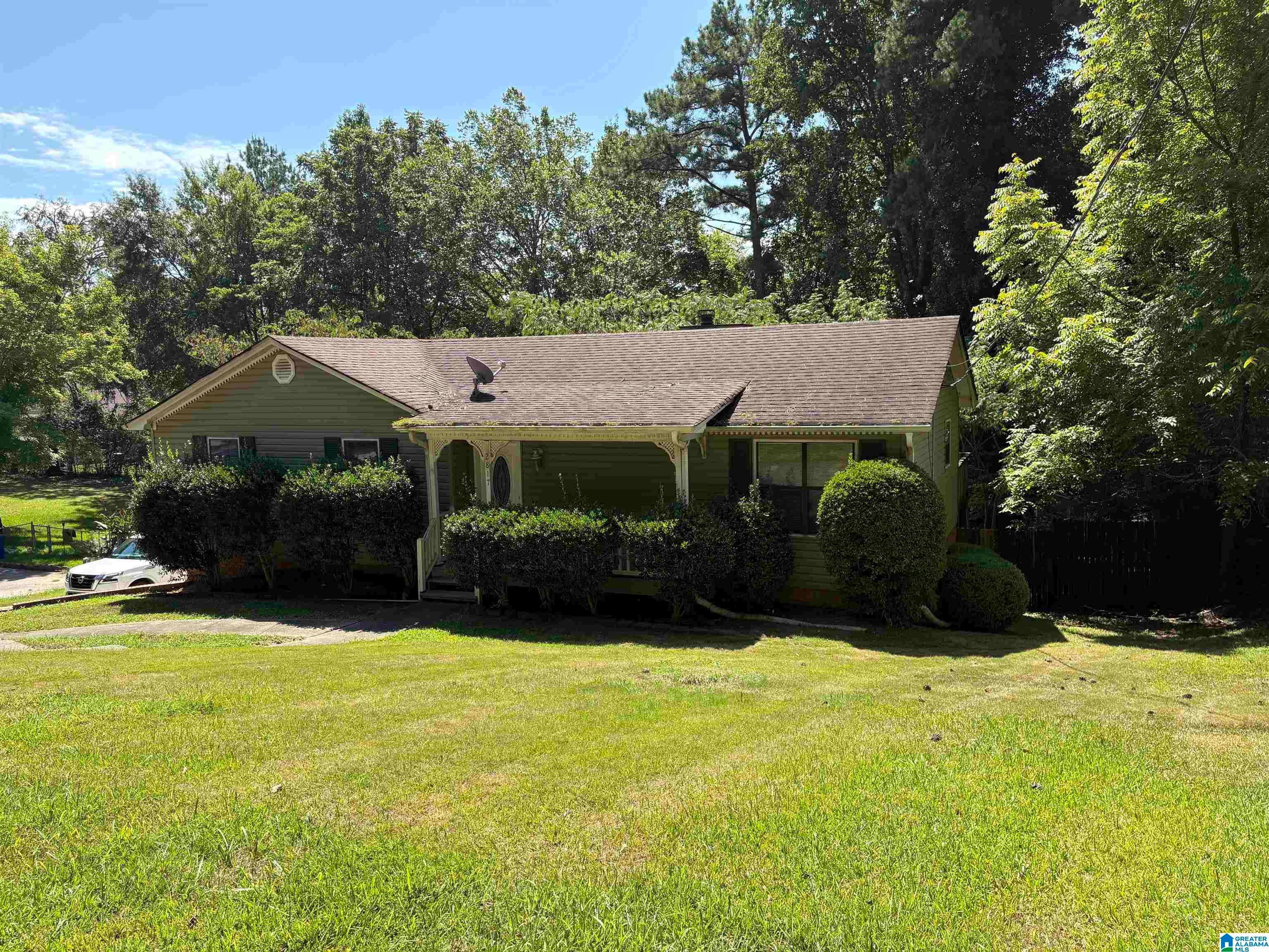 2817 Wood Drive NE — photo