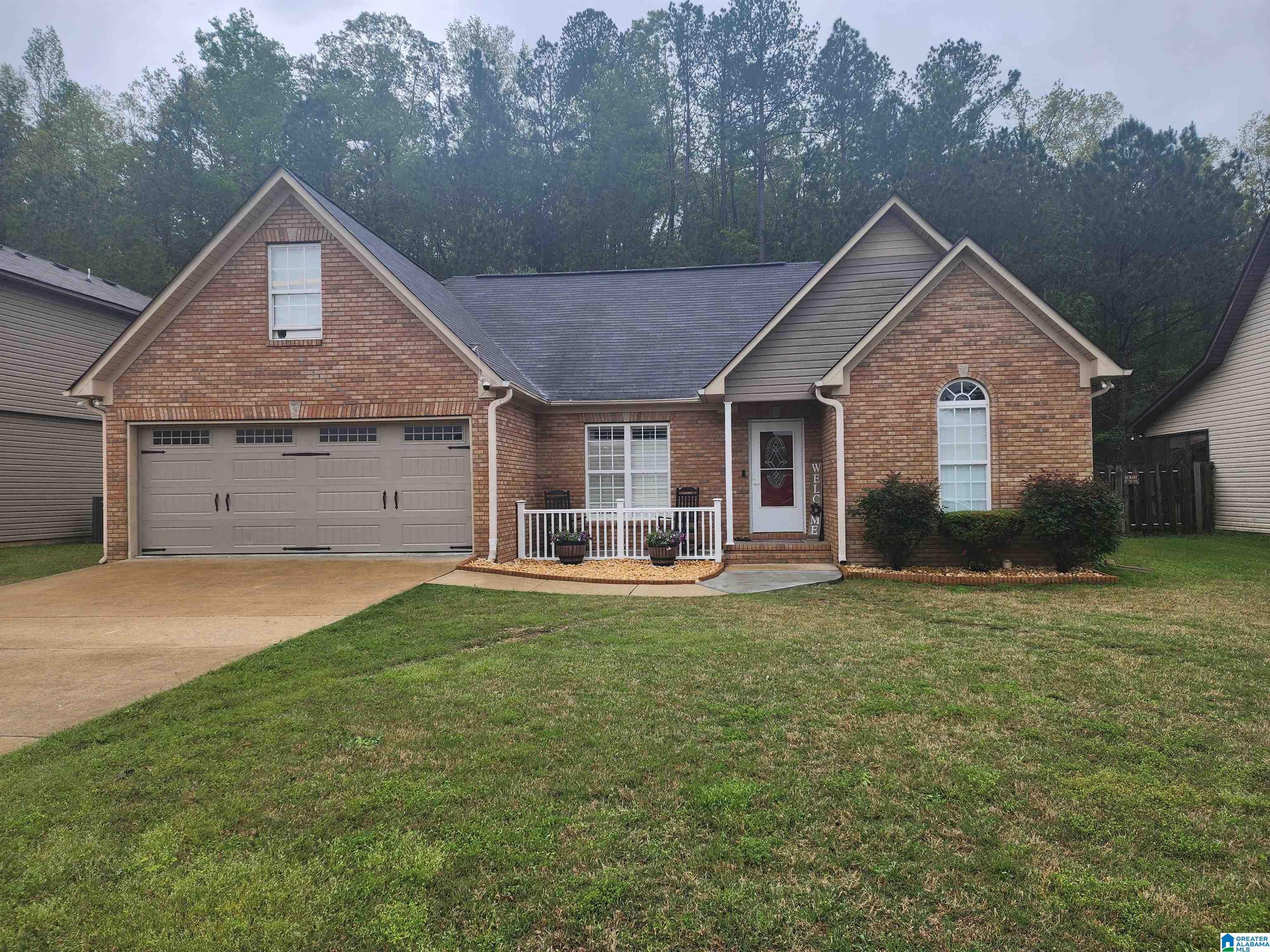 305 Oak Leaf Circle — photo