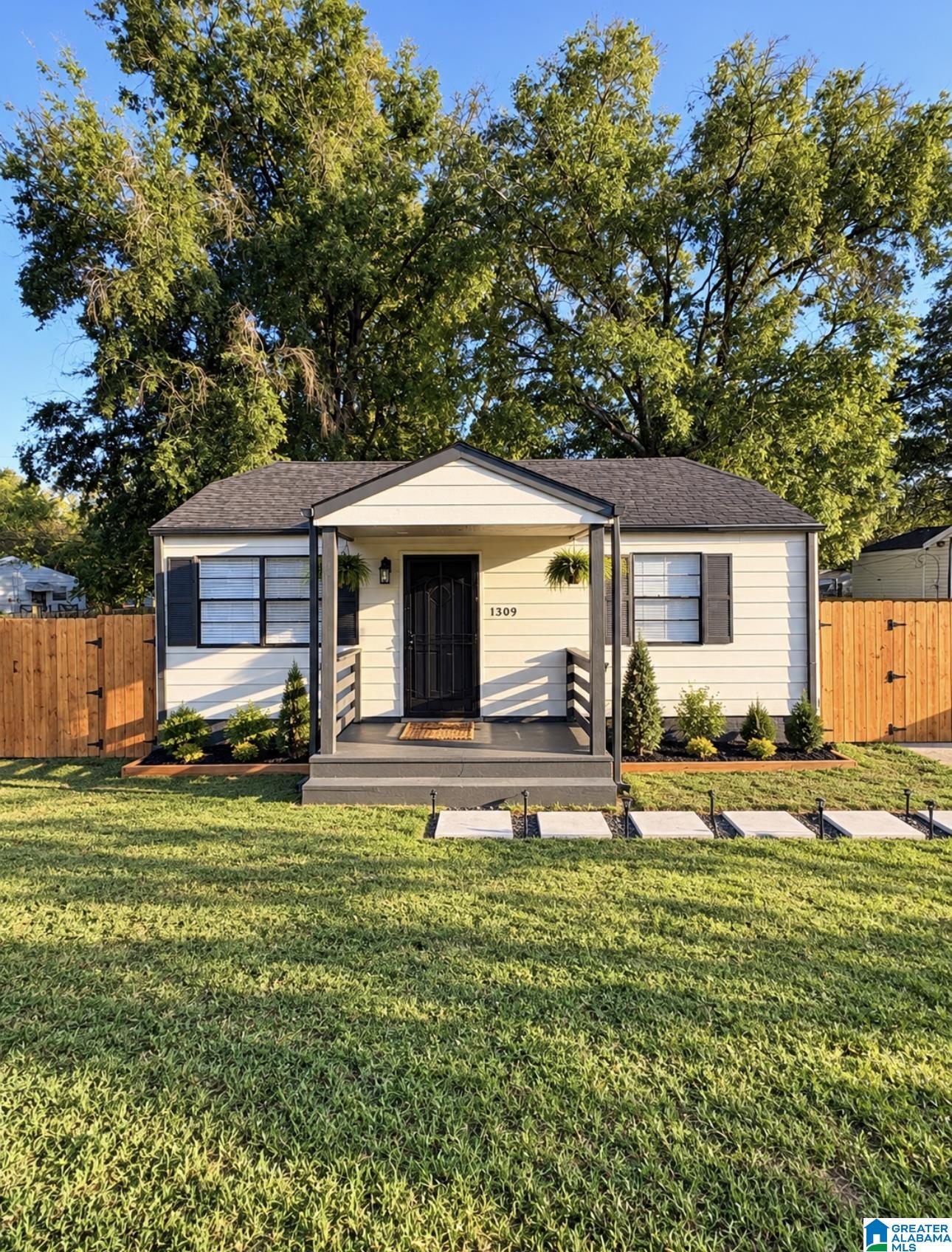 1309 Woodward Road — photo