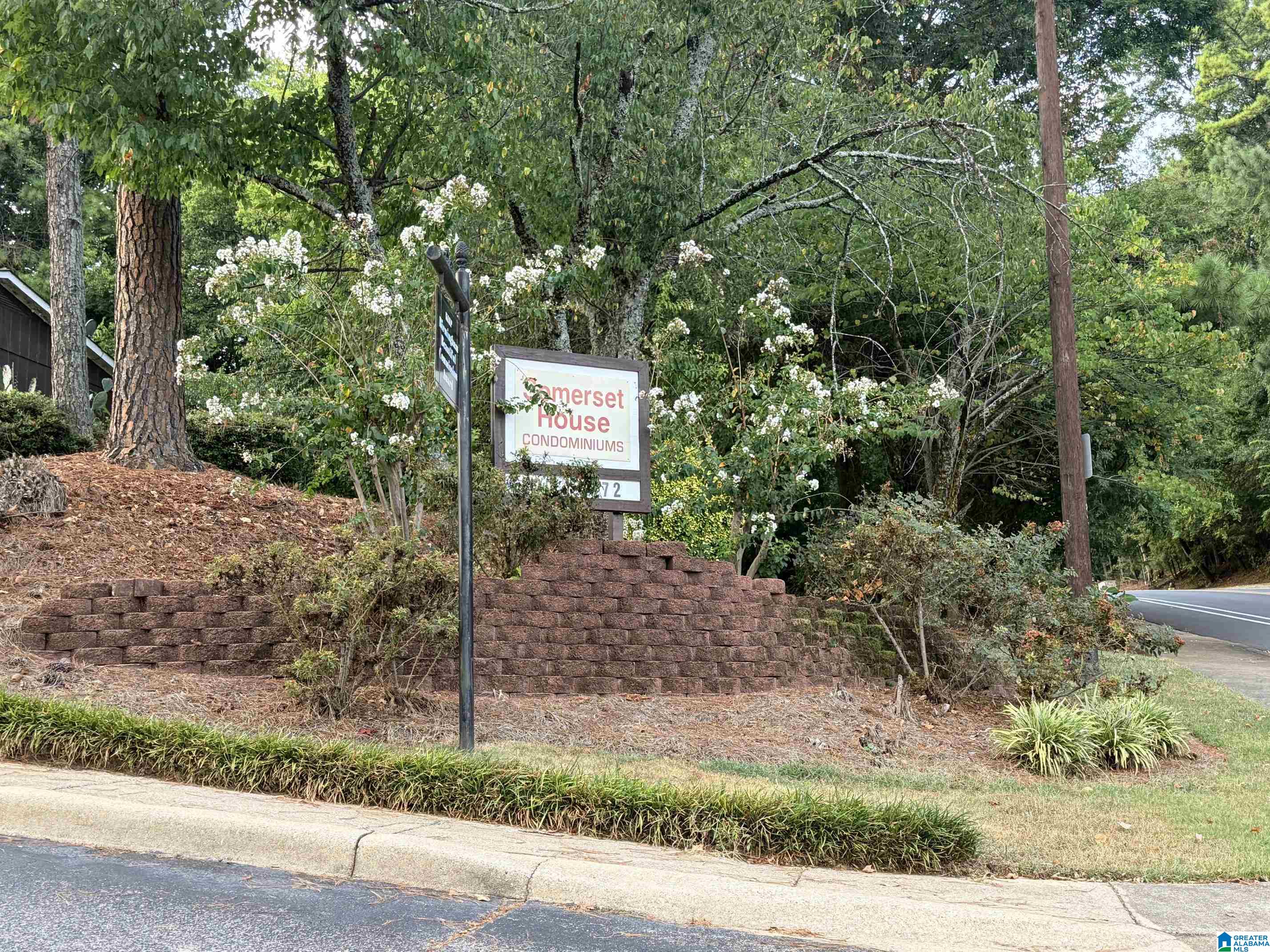 858858 Beacon Parkway — photo