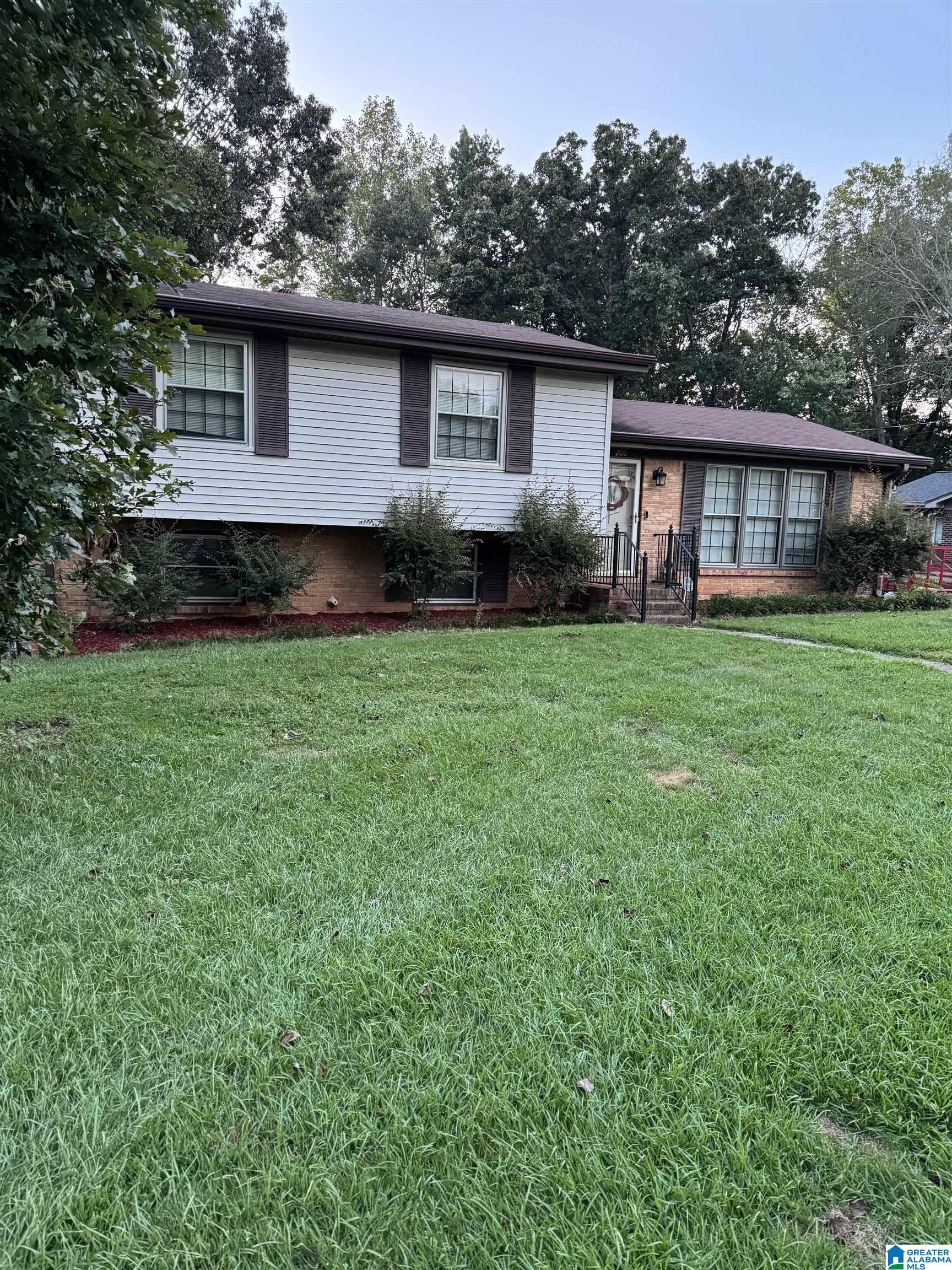 200 Hershel Drive — photo